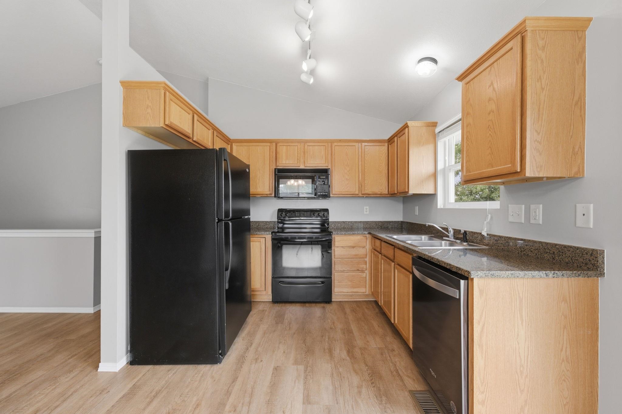 2230 E Glen Hills Dr Property Photo 8
