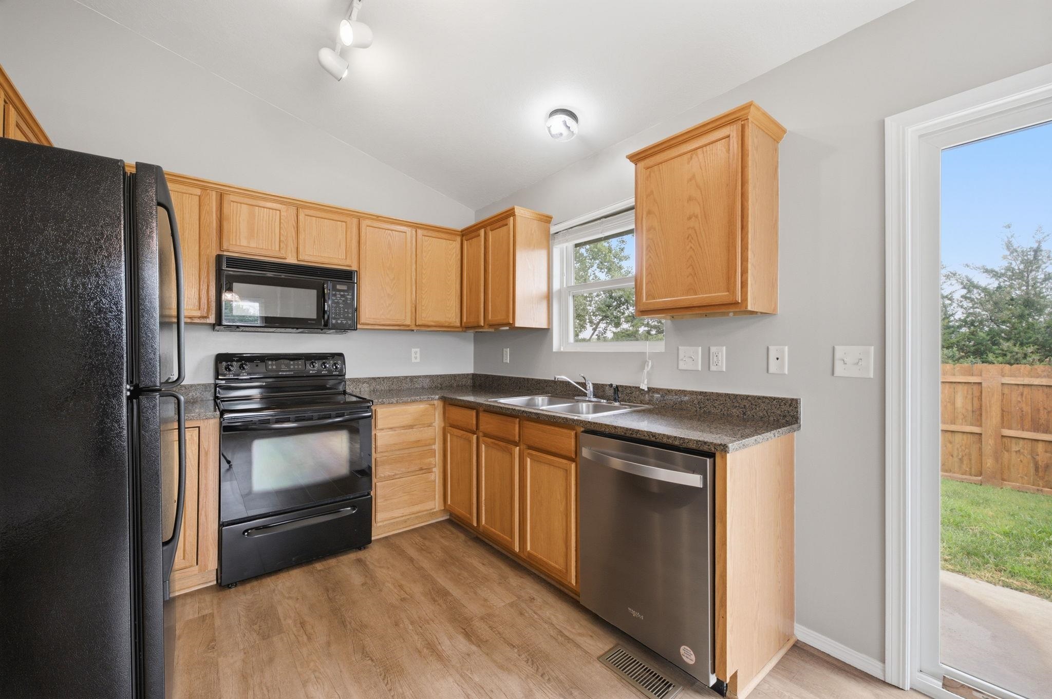 2230 E Glen Hills Dr Property Photo 9
