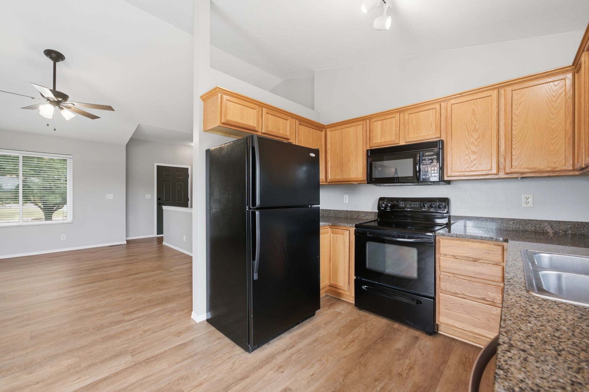 2230 E Glen Hills Dr Property Photo 10