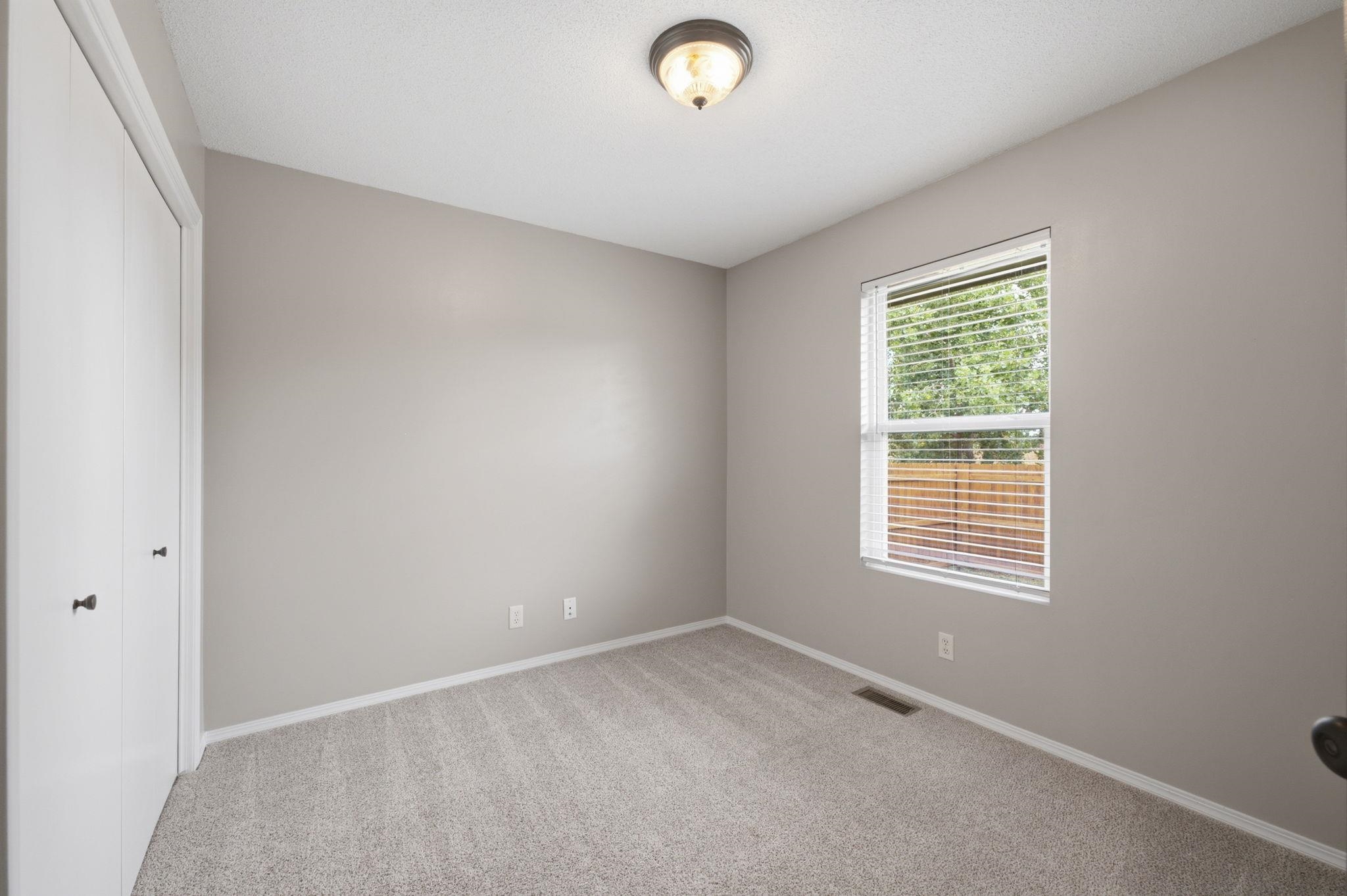 2230 E Glen Hills Dr Property Photo 16