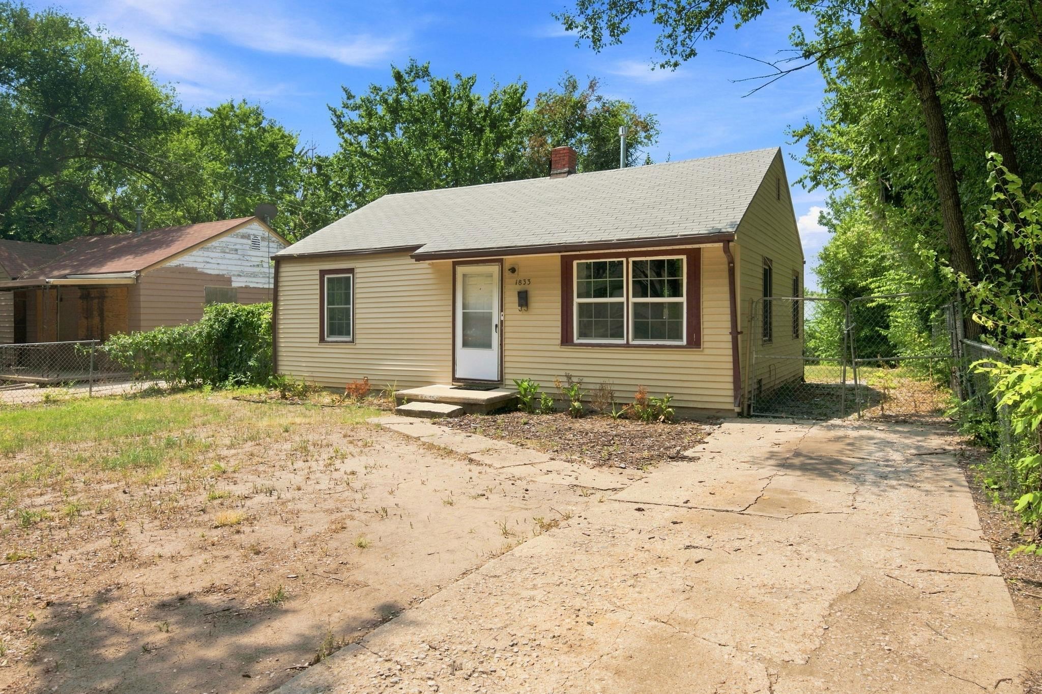 1833 N Green Property Photo 2