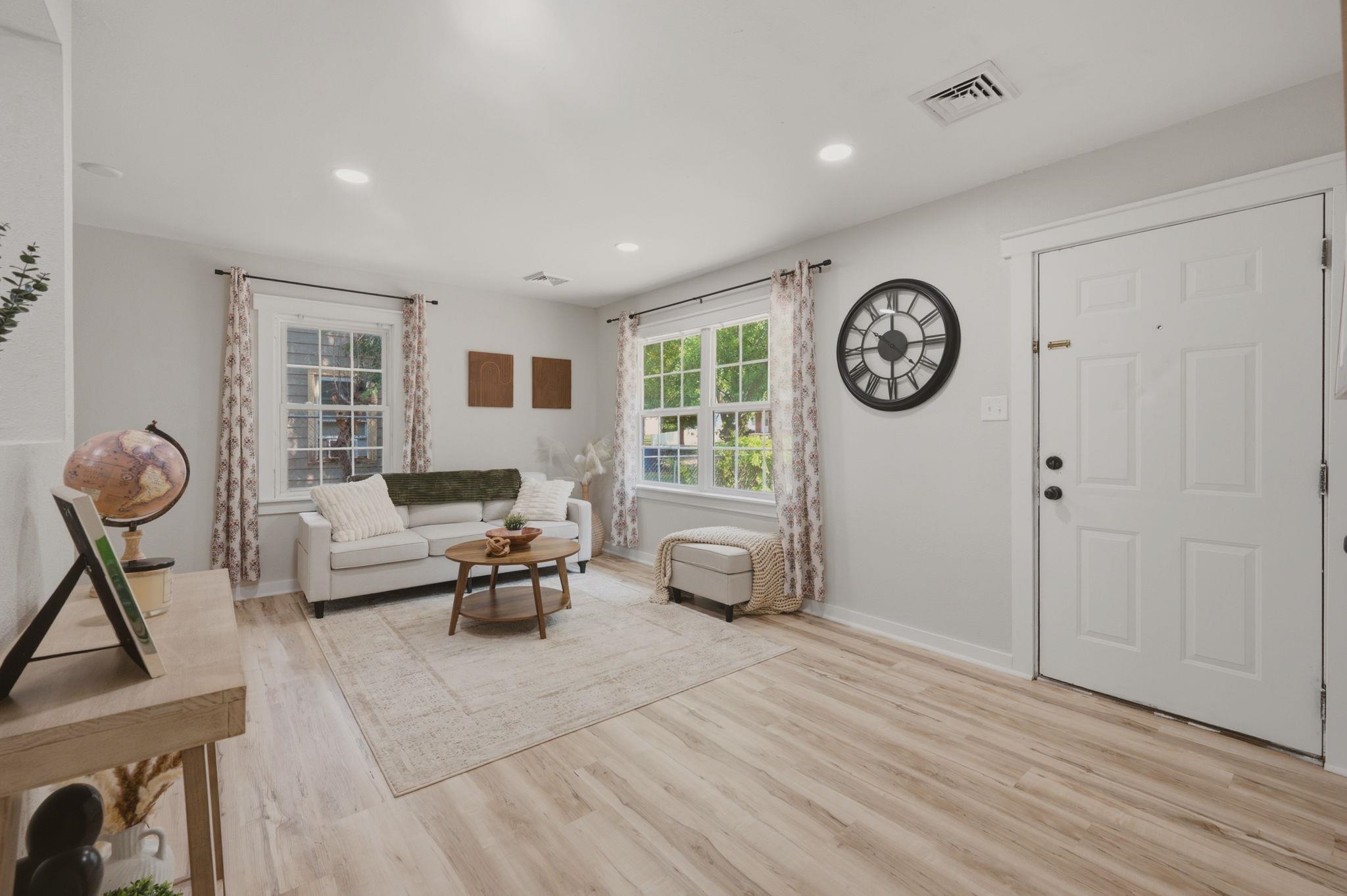 1833 N Green Property Photo 3