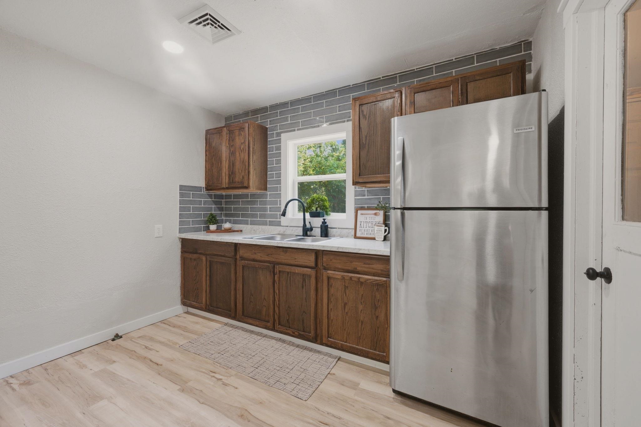 1833 N Green Property Photo 8