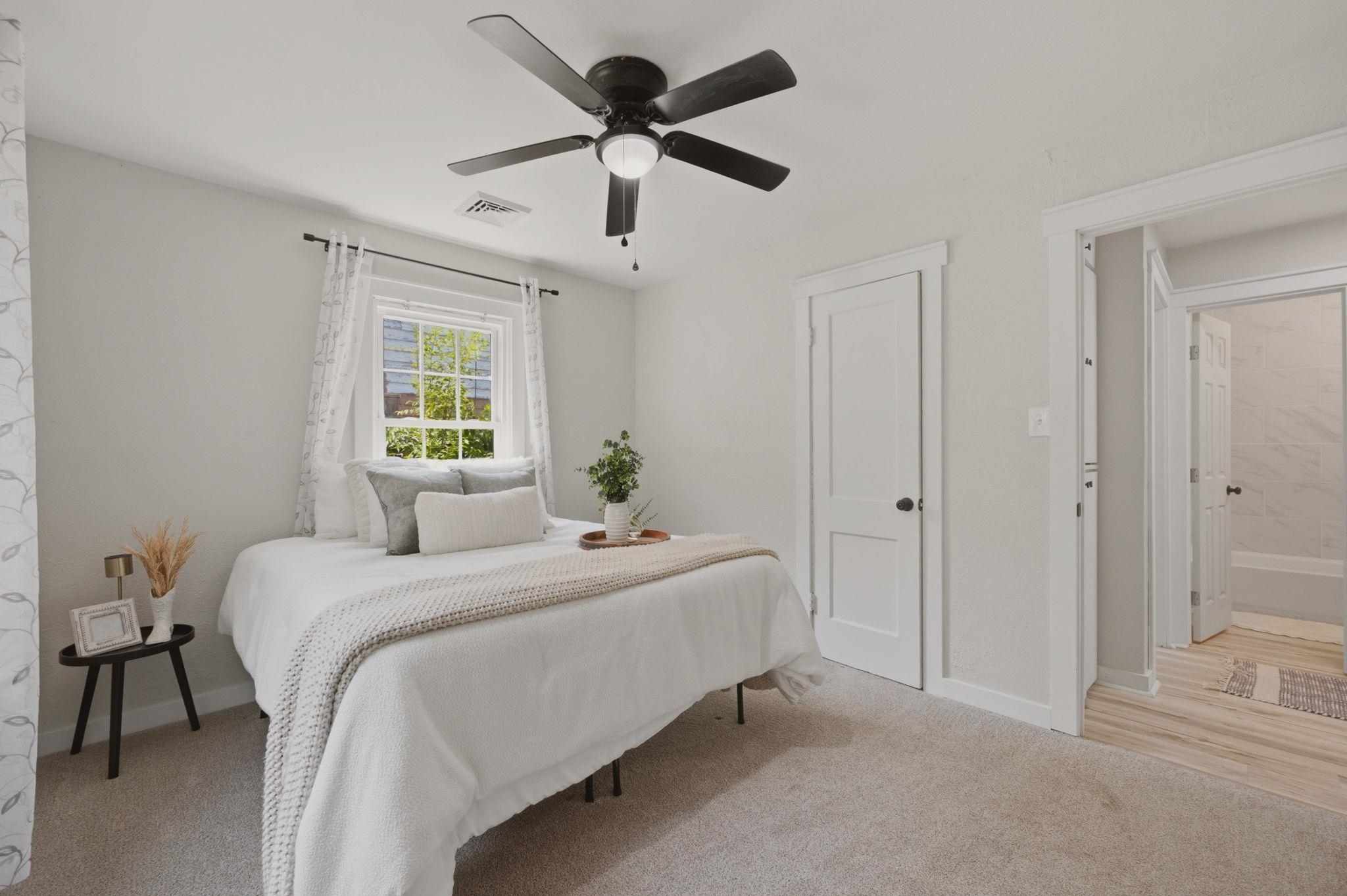 1833 N Green Property Photo 11