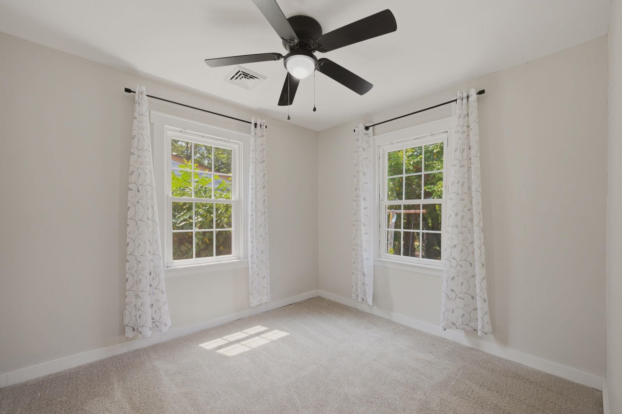 1833 N Green Property Photo 12