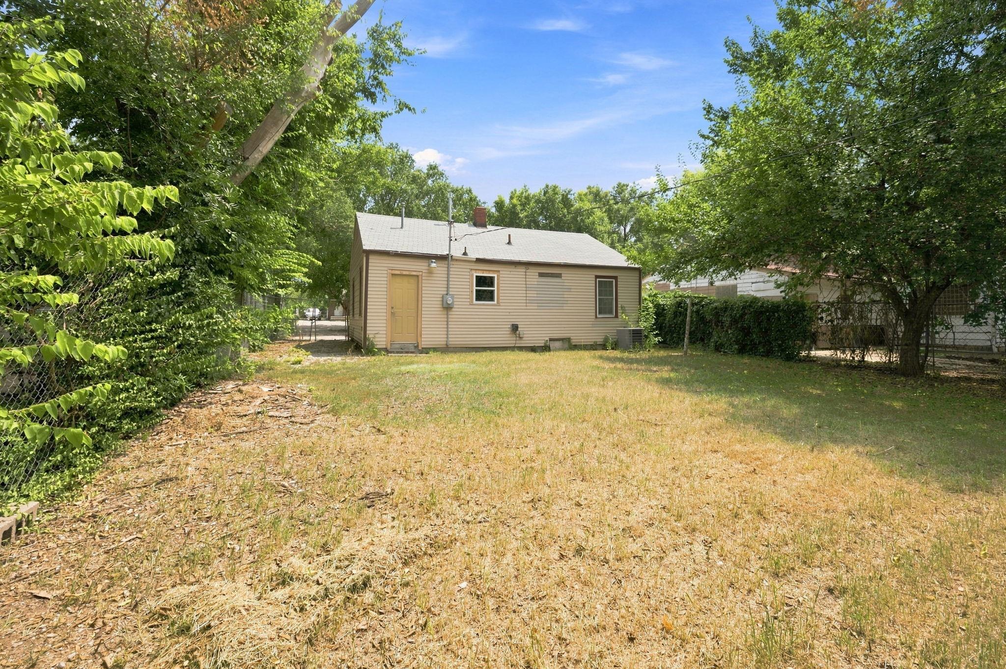 1833 N Green Property Photo 16