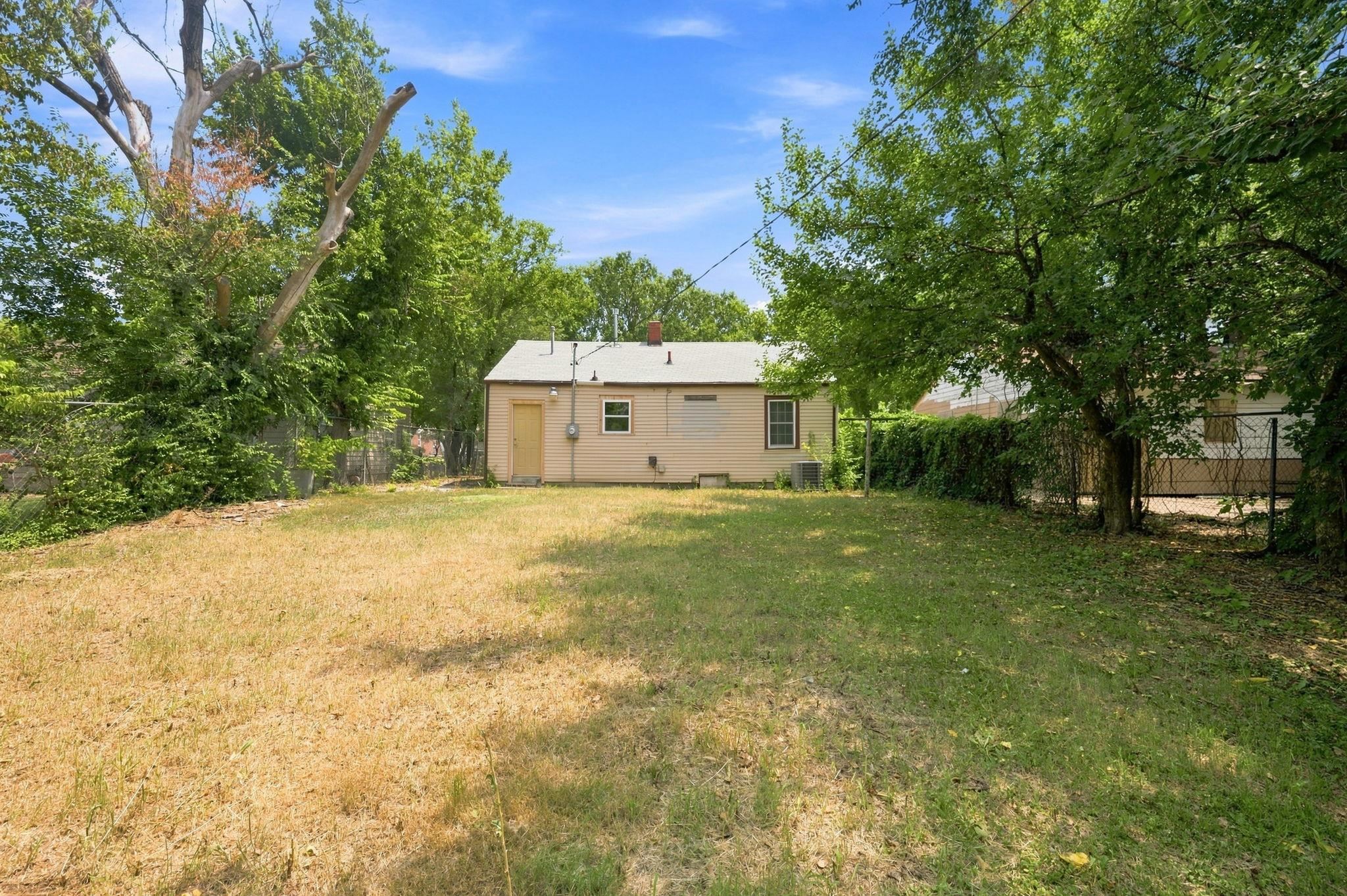 1833 N Green Property Photo 17