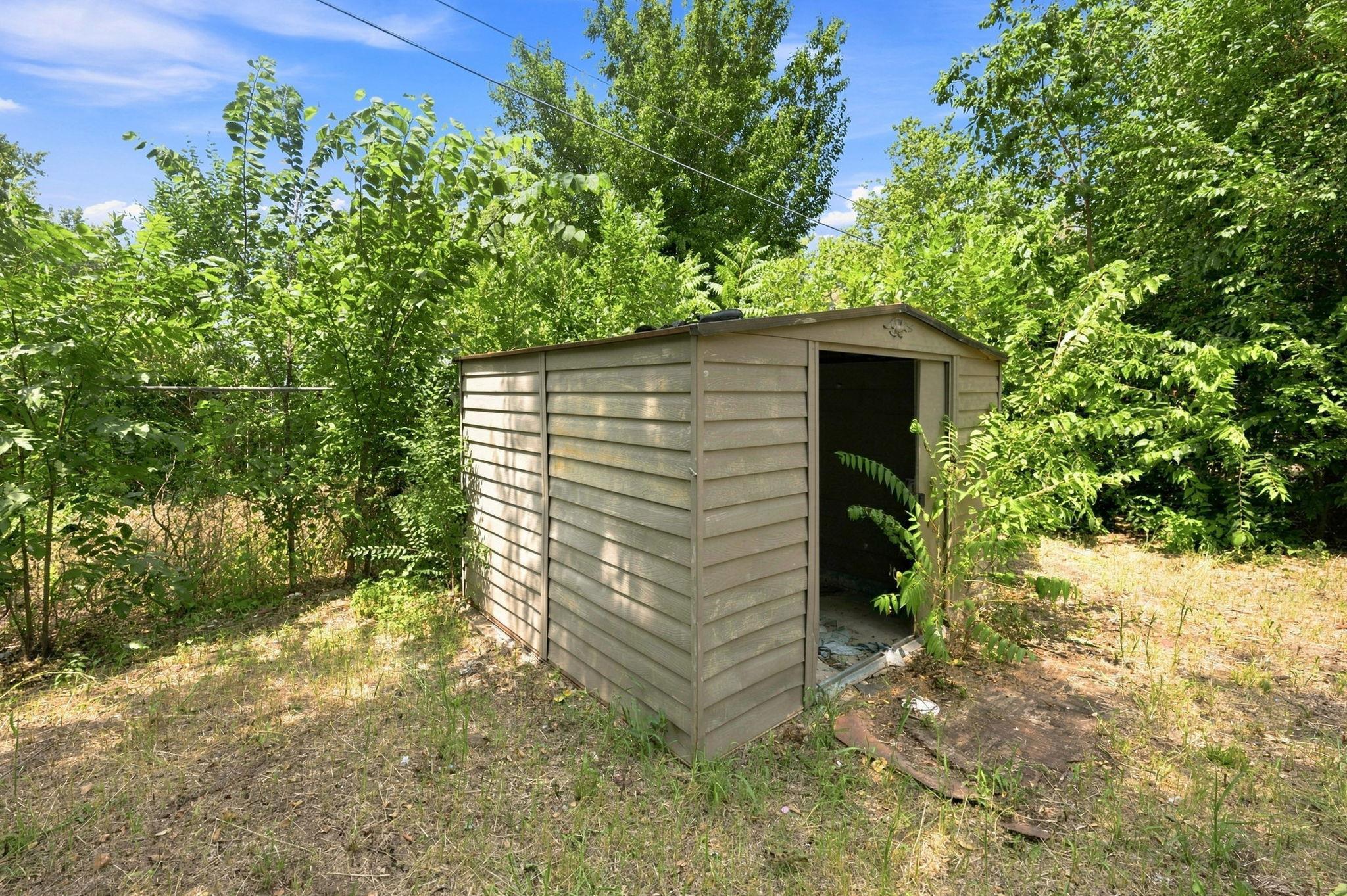 1833 N Green Property Photo 19