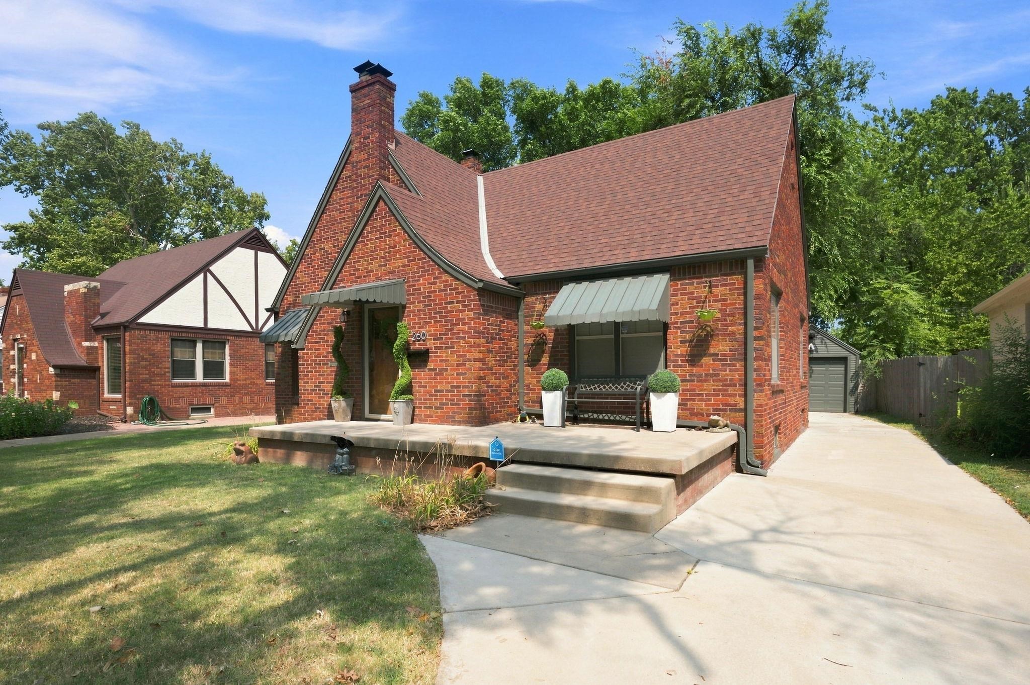 260 S Minneapolis Ave Property Photo 1