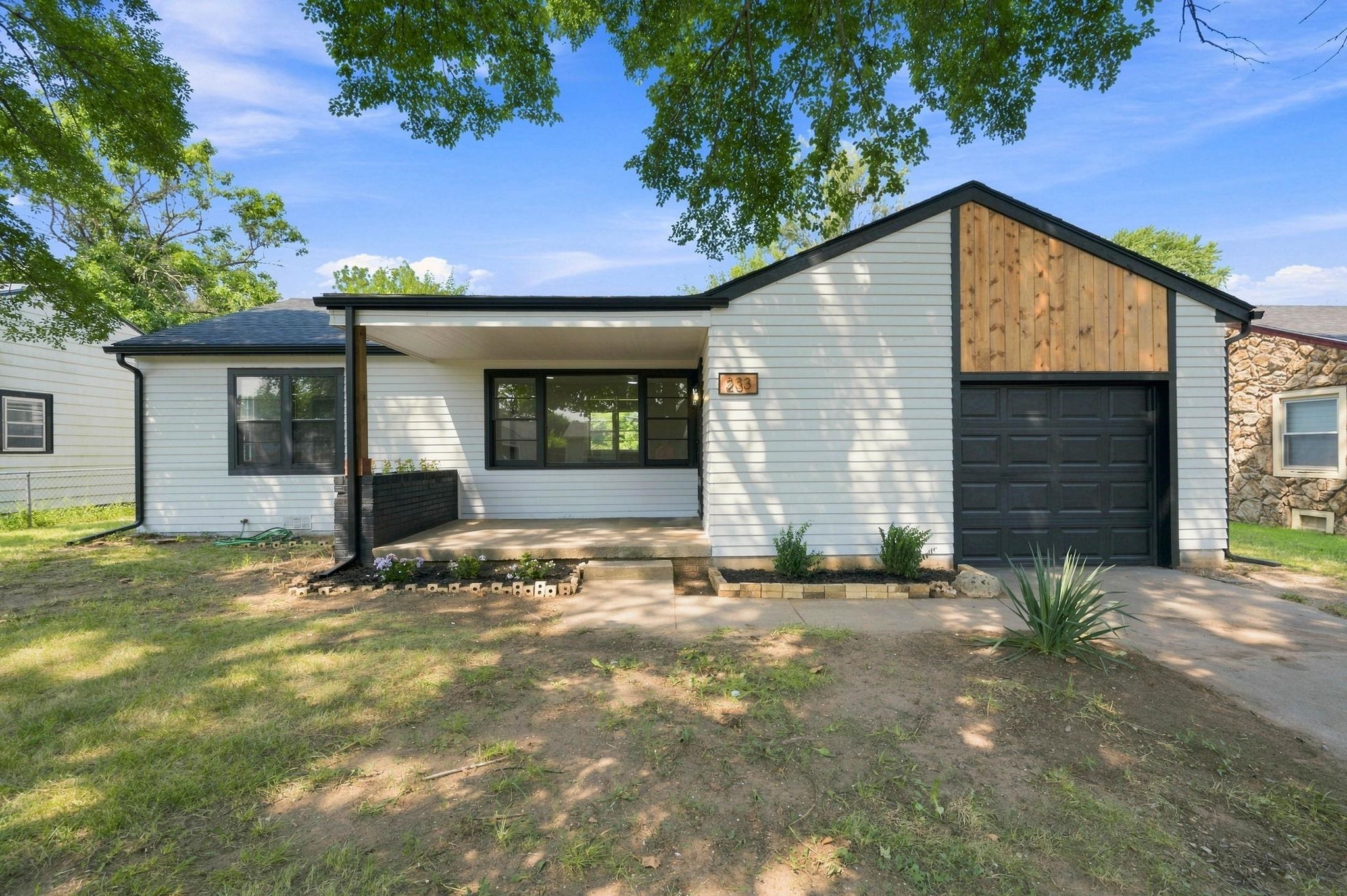 233 S Stearns Property Photo 2