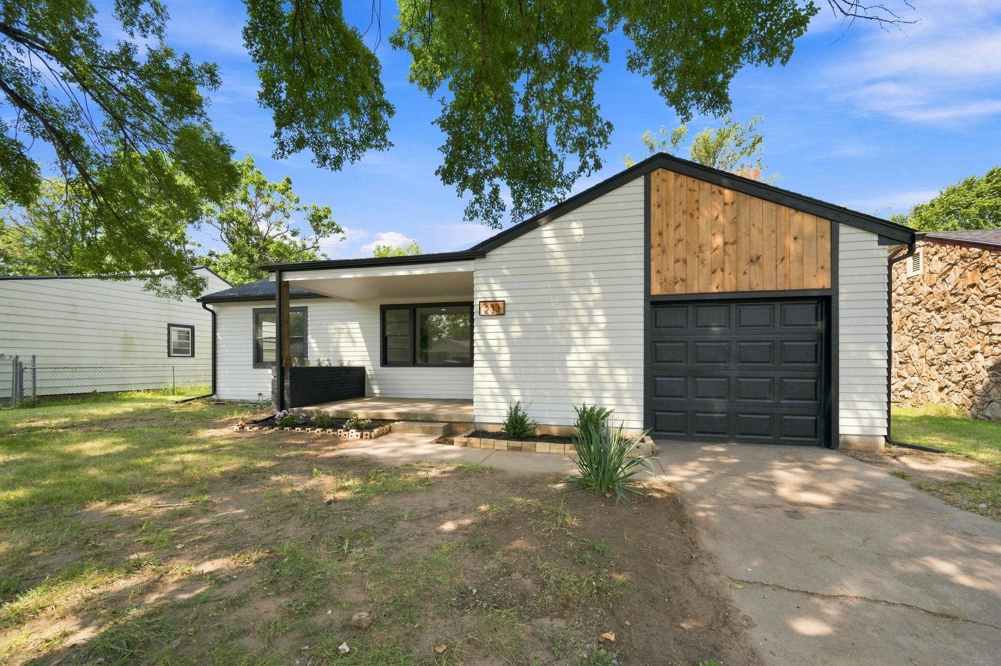 233 S Stearns Property Photo 4