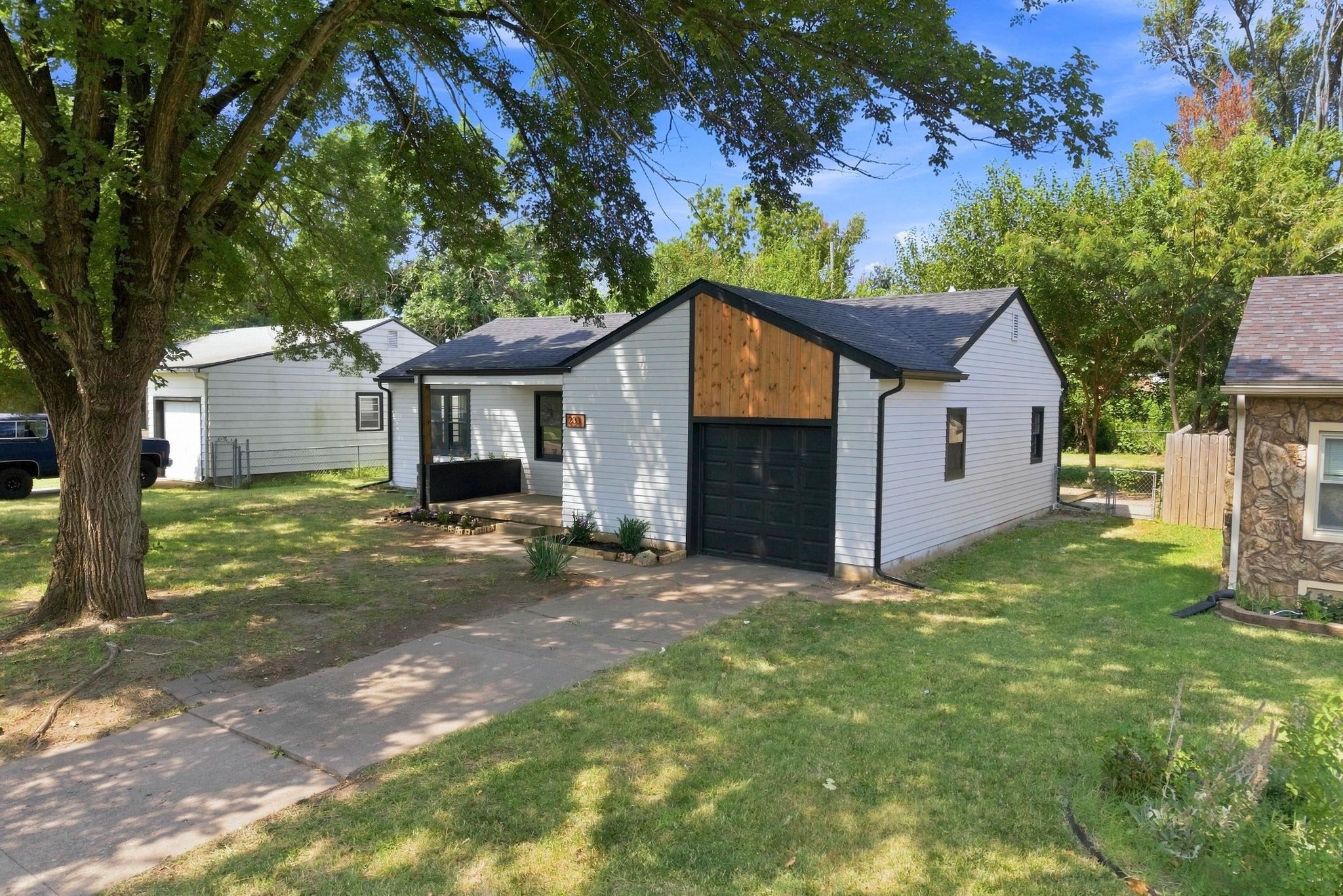 233 S Stearns Property Photo 5