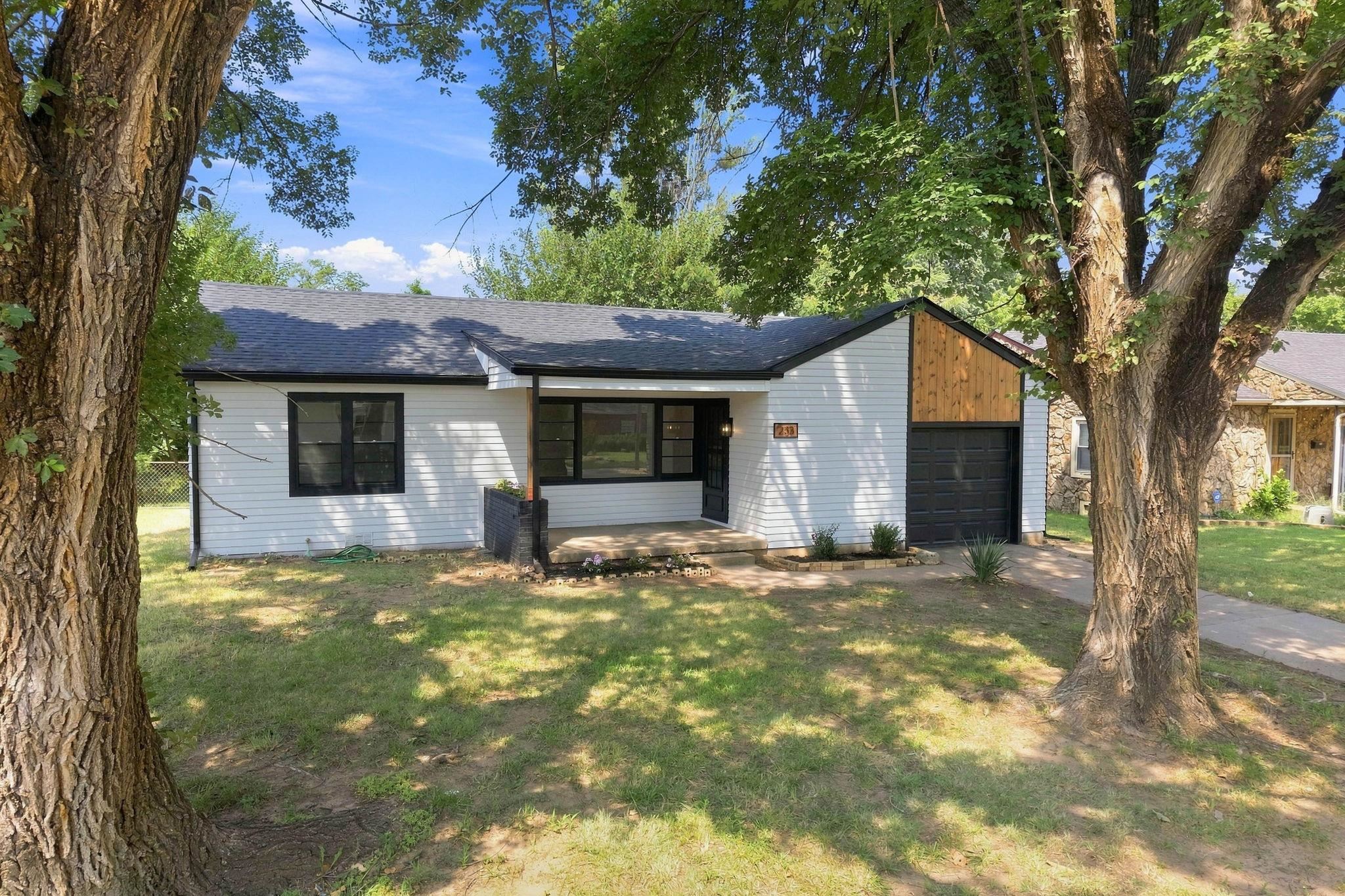 233 S Stearns Property Photo 6