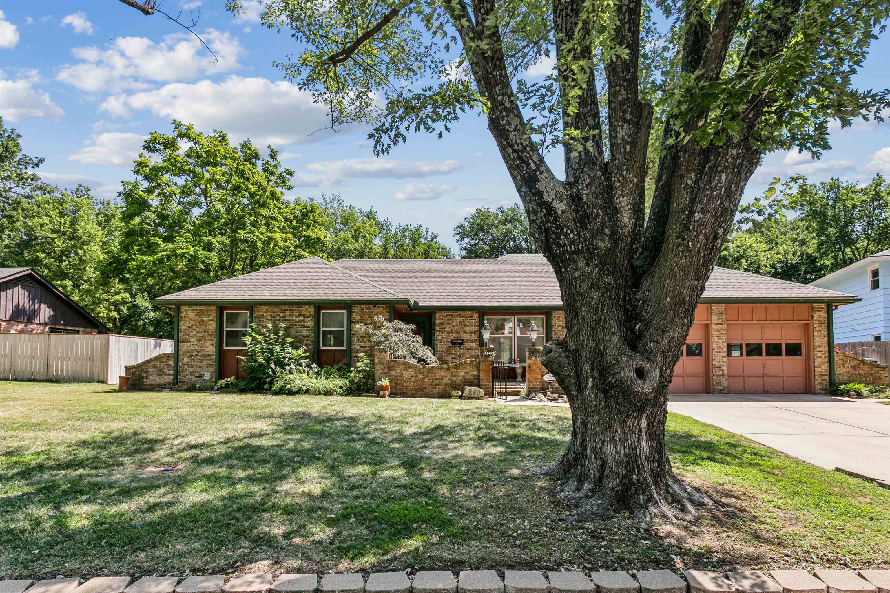 849 E Sunrise St Property Photo 1