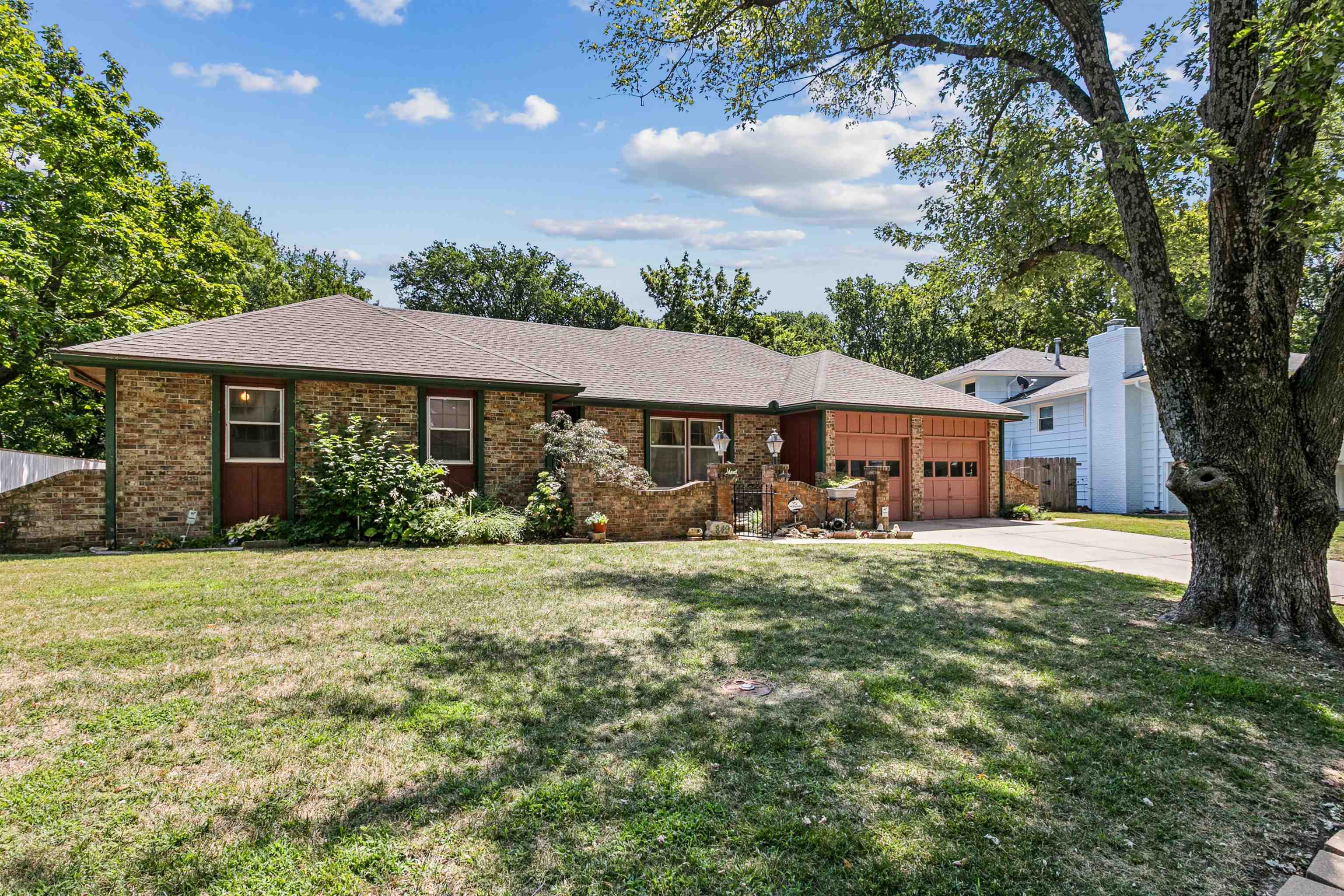 849 E Sunrise St Property Photo 2
