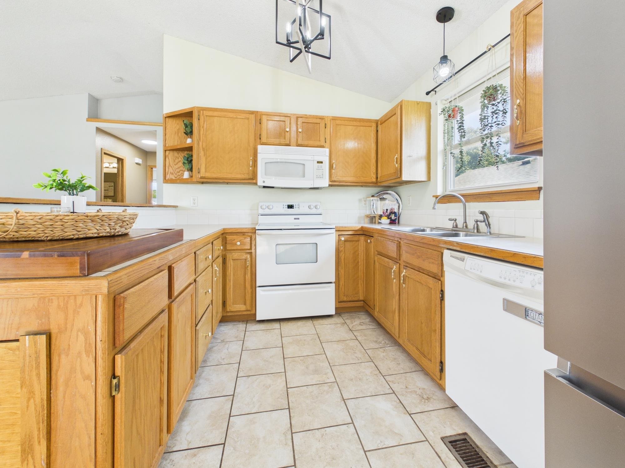 2603 N Danbury Rd Property Photo 5