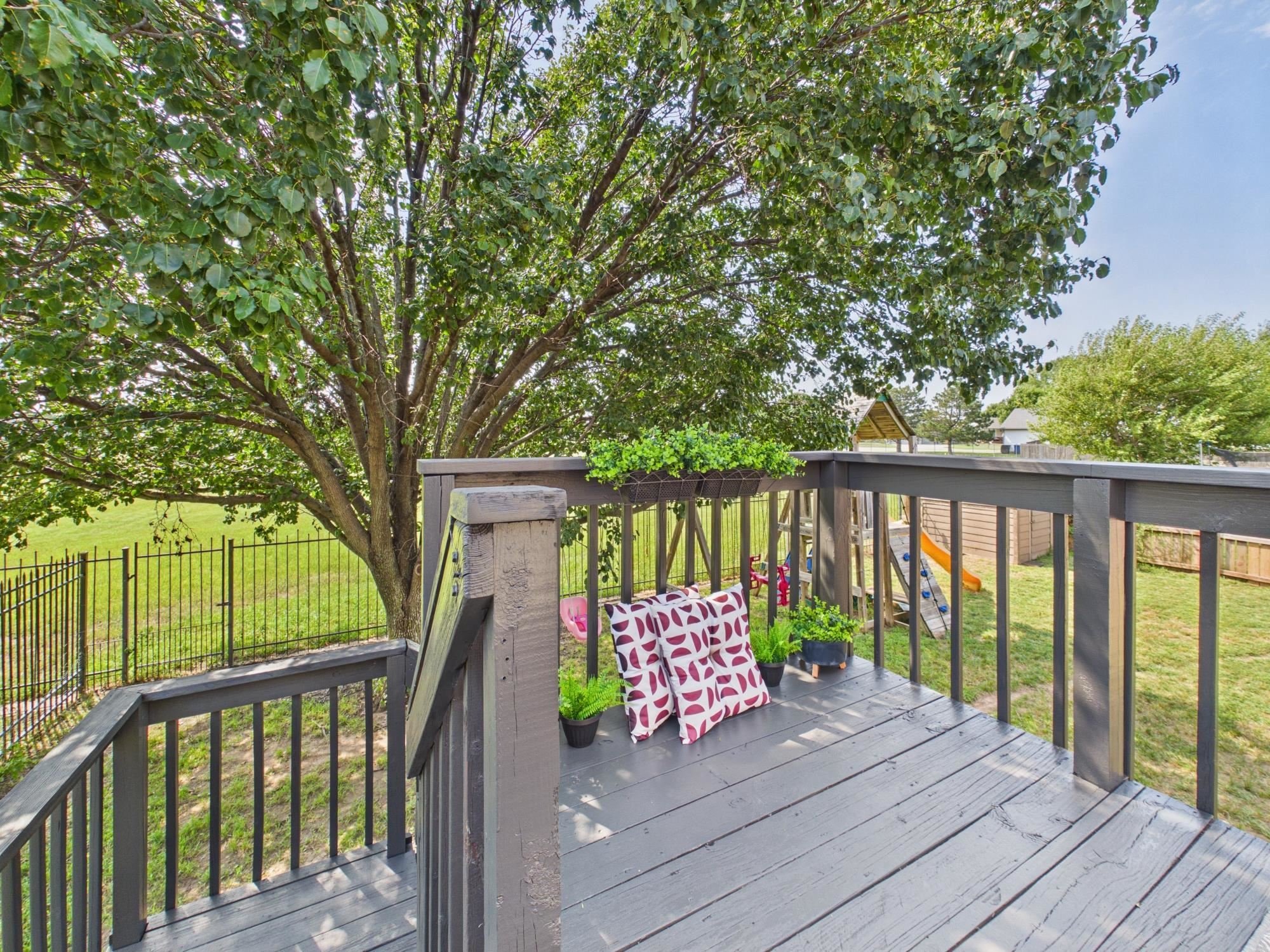 2603 N Danbury Rd Property Photo 23