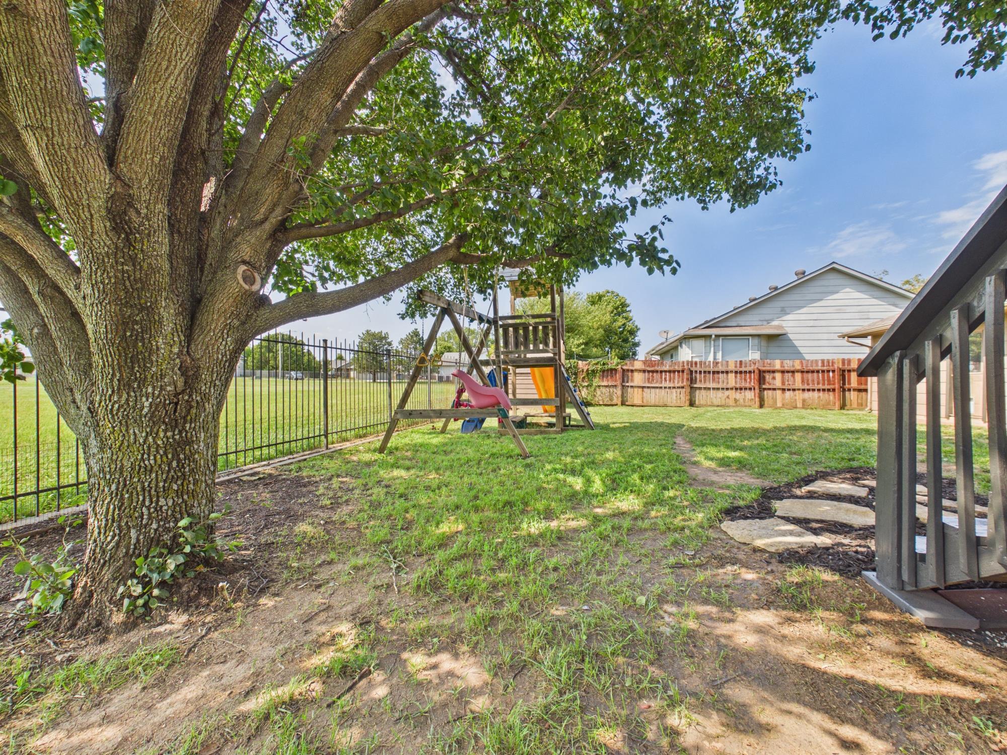 2603 N Danbury Rd Property Photo 28