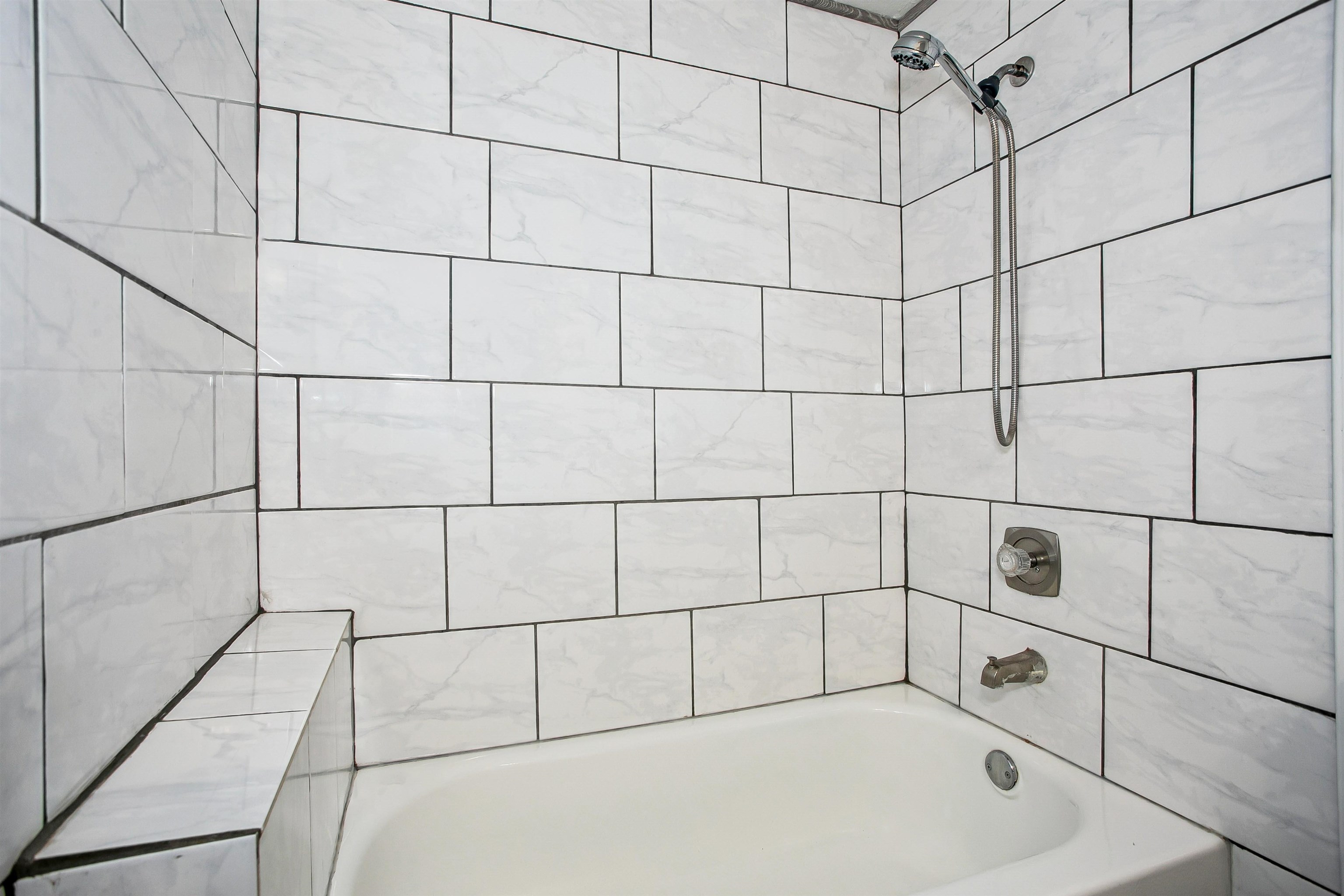 142 N Tracy St Property Photo 11