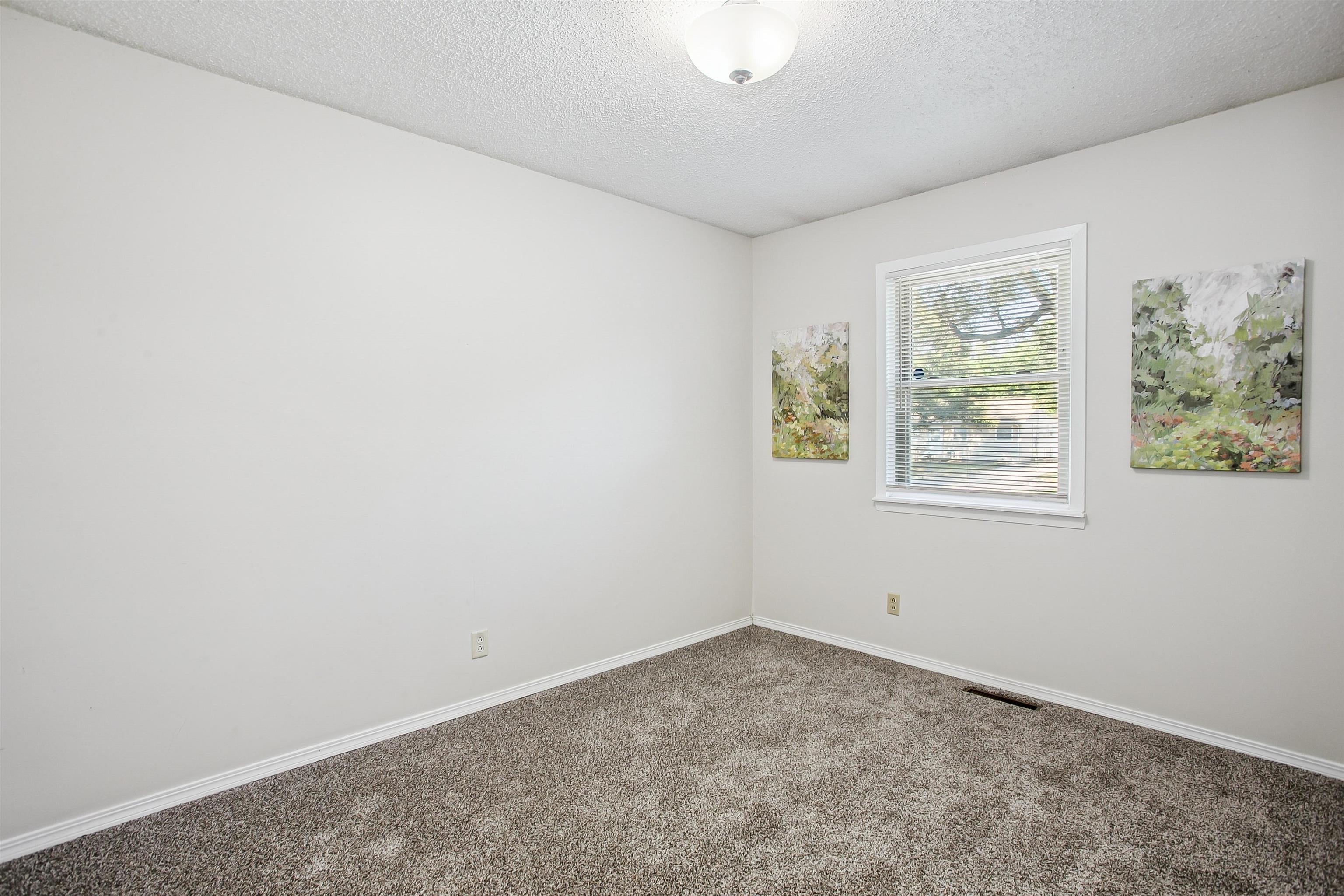 142 N Tracy St Property Photo 13