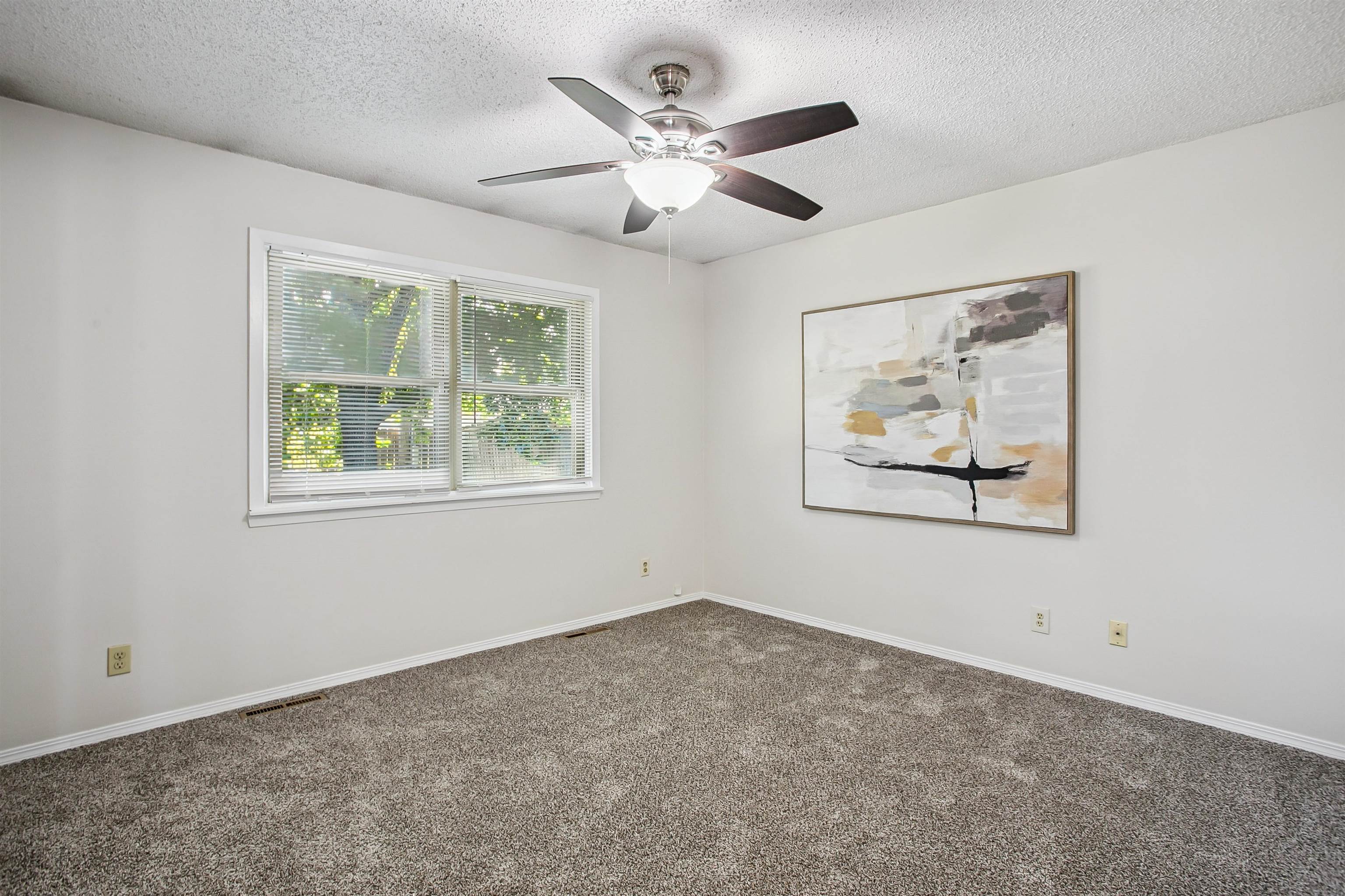 142 N Tracy St Property Photo 14