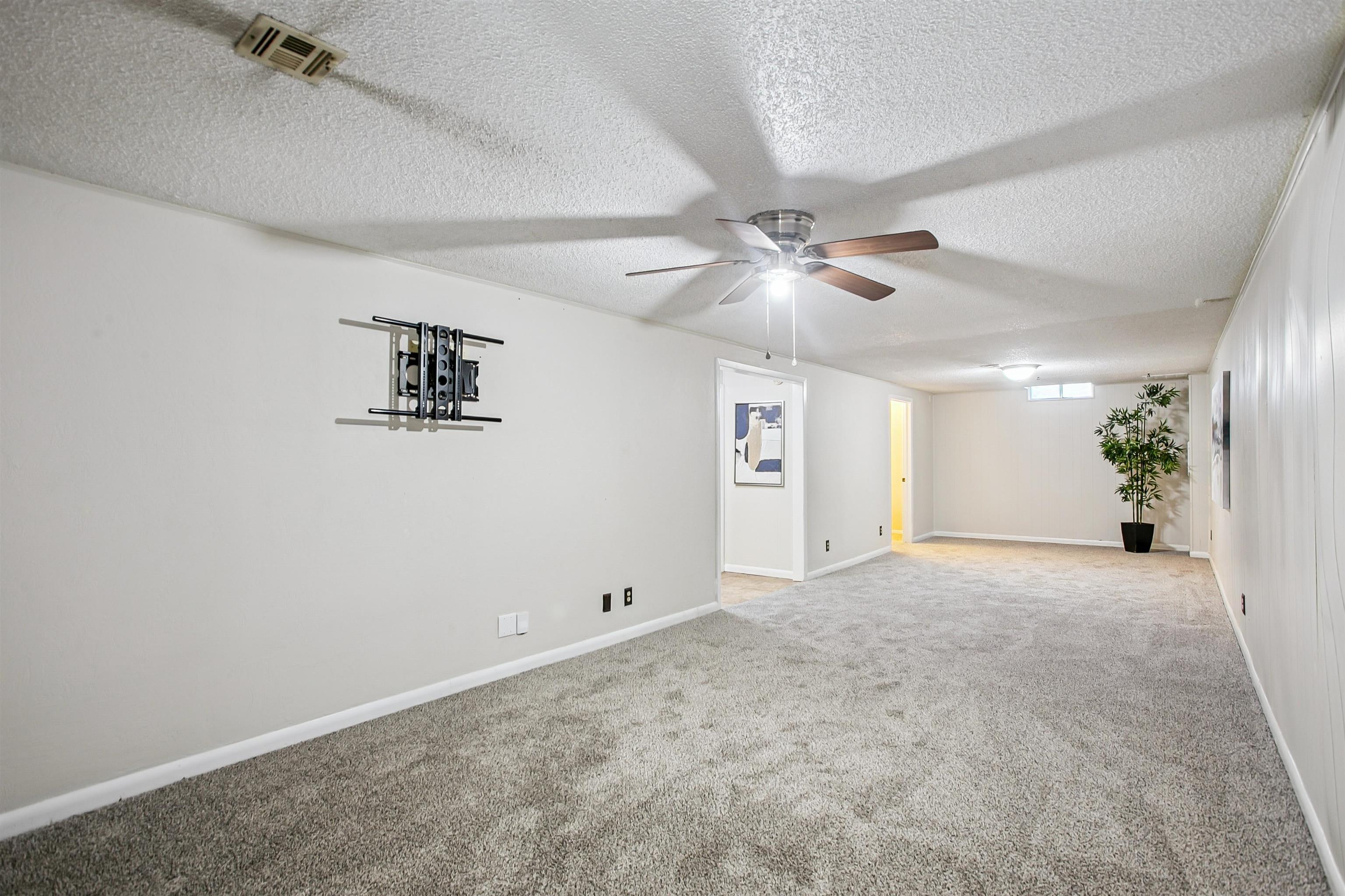 142 N Tracy St Property Photo 17