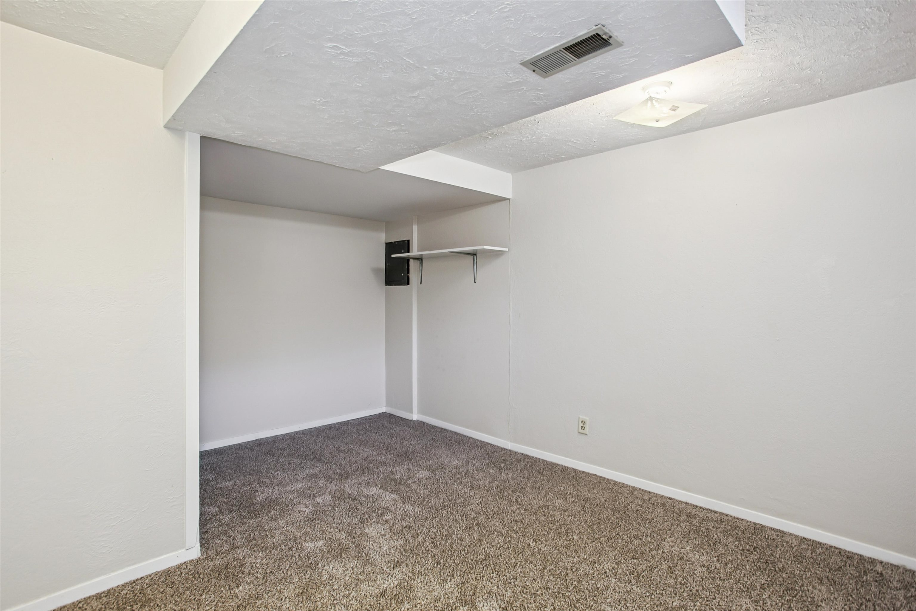 142 N Tracy St Property Photo 19