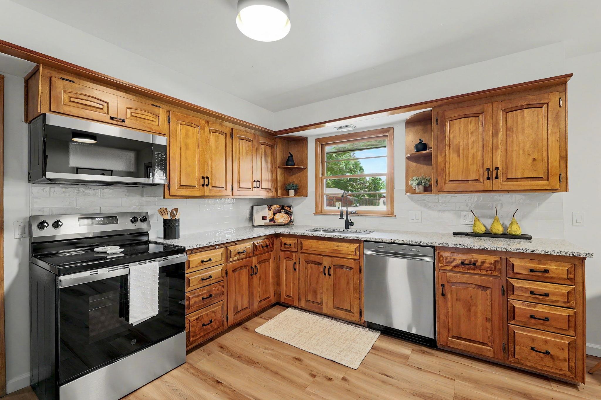 3321 E Bellaire Ct Property Photo 6