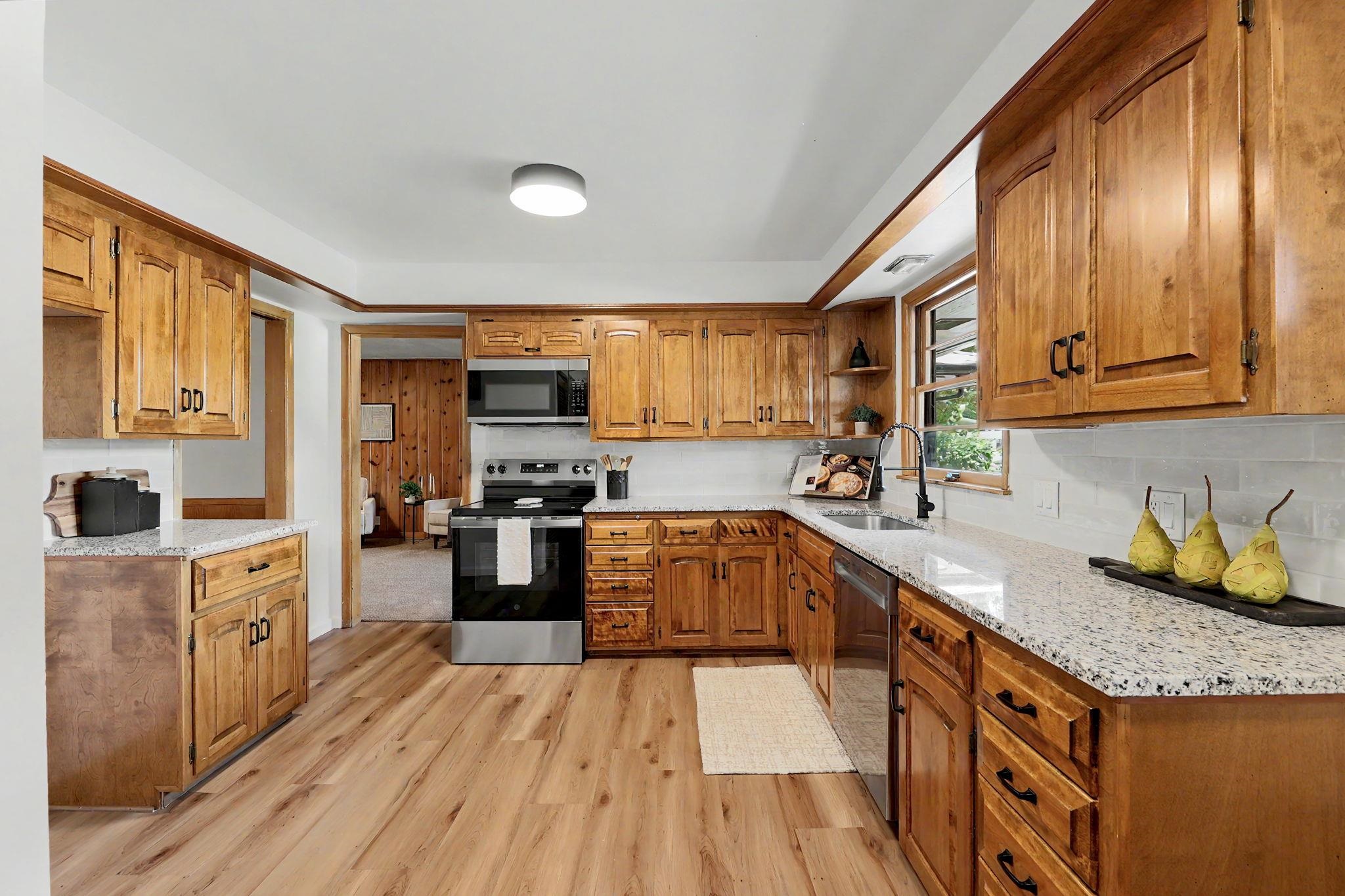3321 E Bellaire Ct Property Photo 7