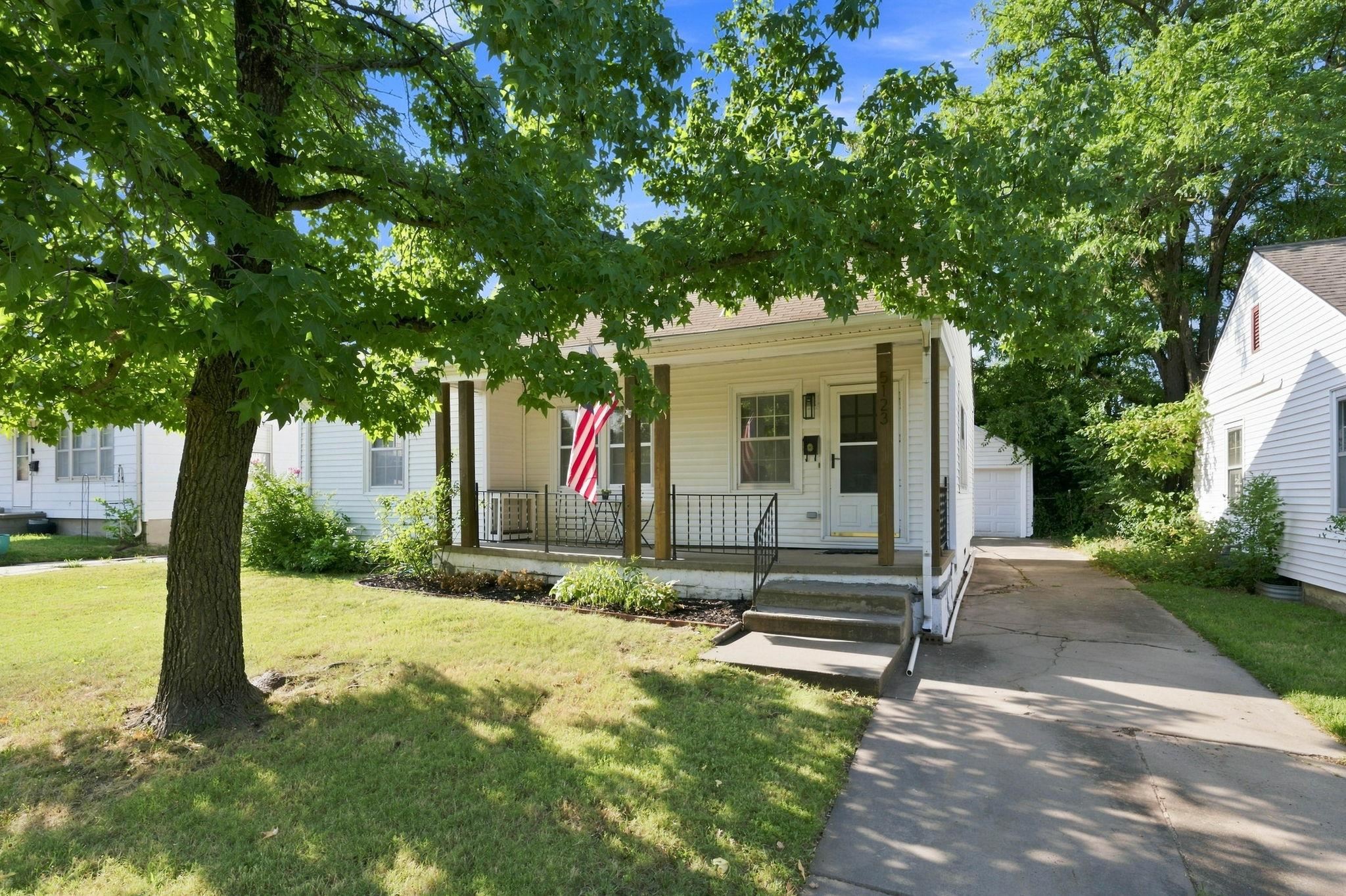 5123 E Murdock Ave Property Photo 3