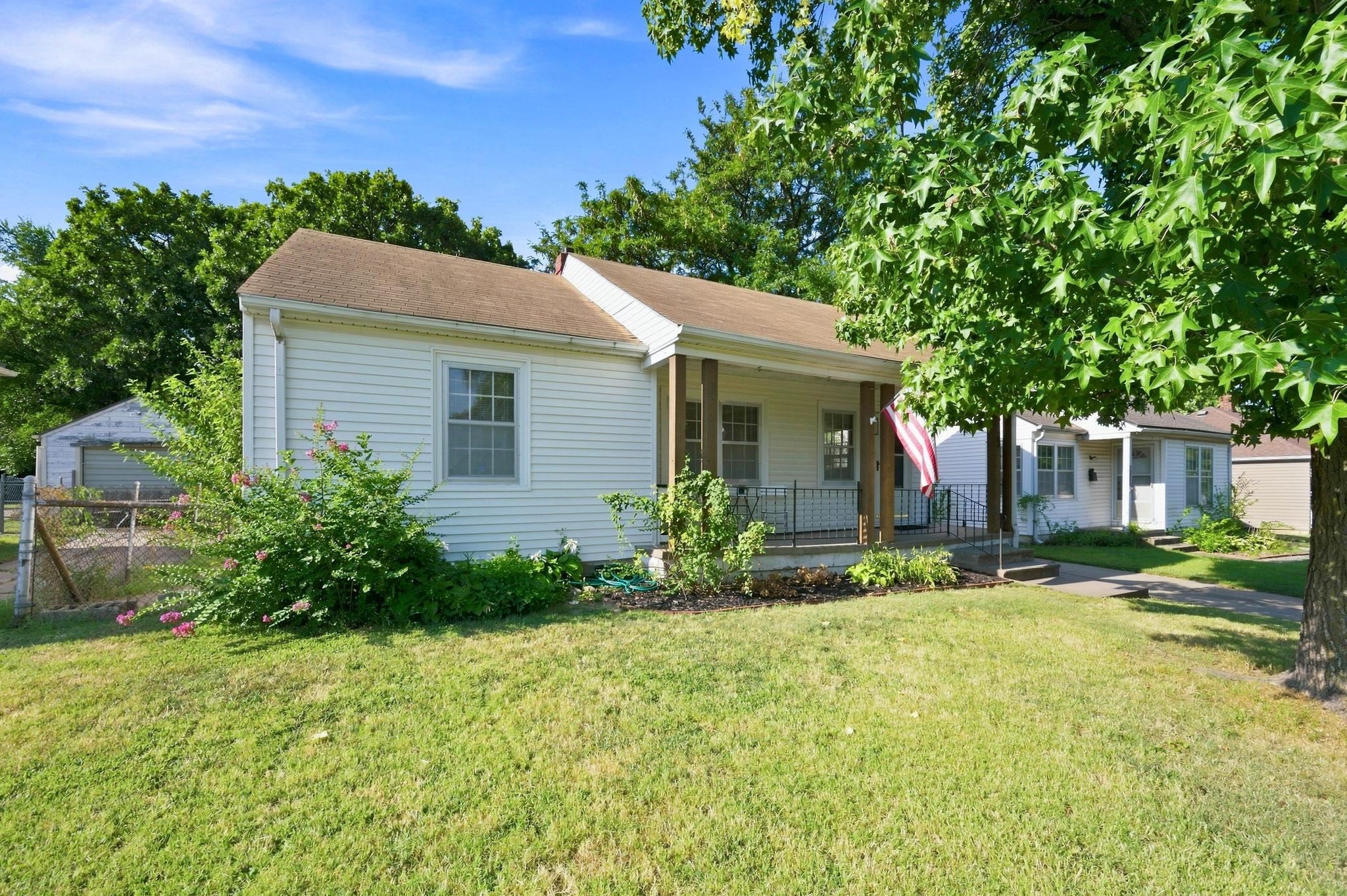 5123 E Murdock Ave Property Photo 4