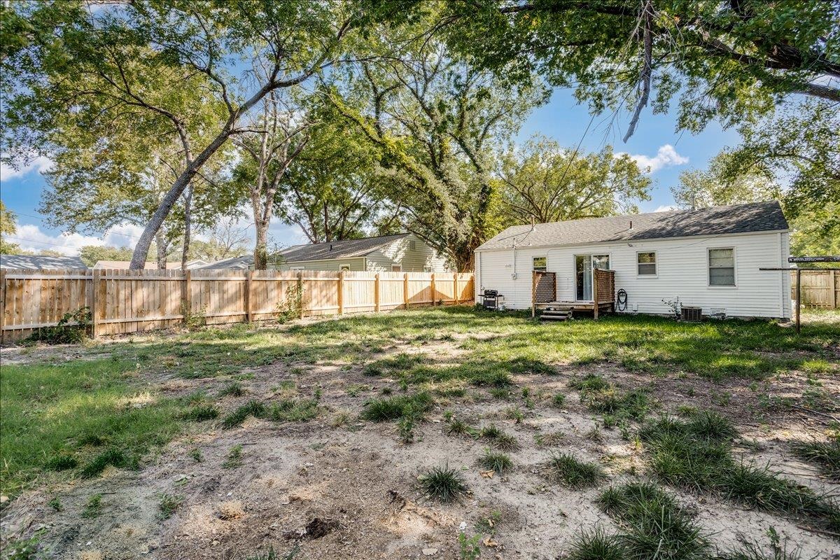 3051 S Elizabeth Ave Property Photo 5
