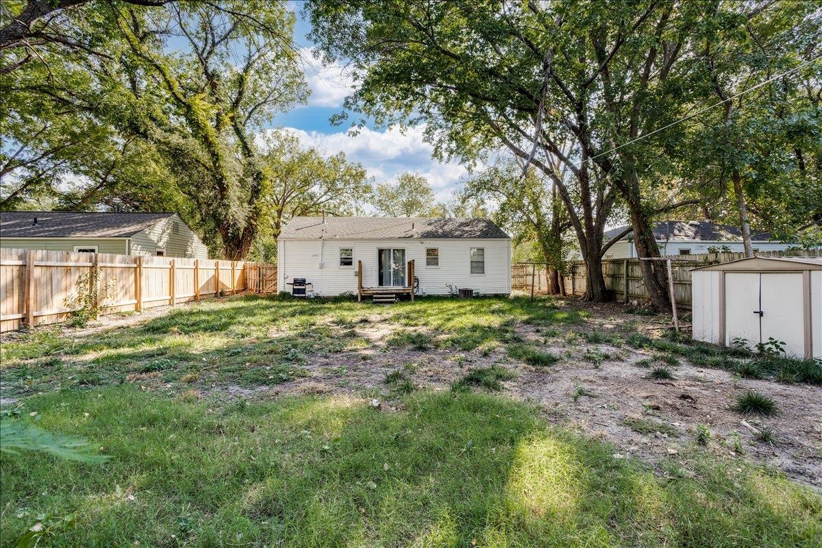 3051 S Elizabeth Ave Property Photo 6