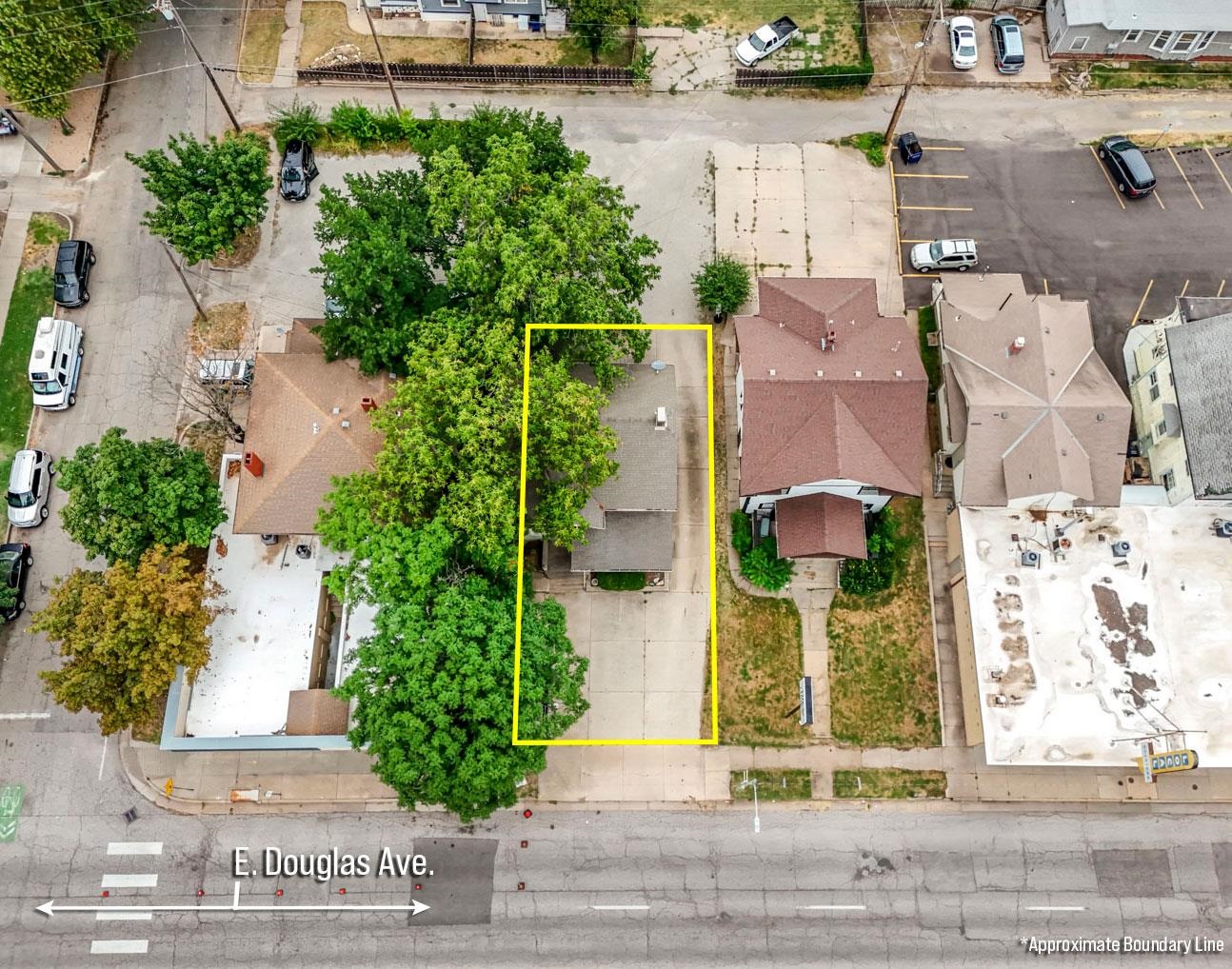 2808 E Douglas Ave Property Photo 2
