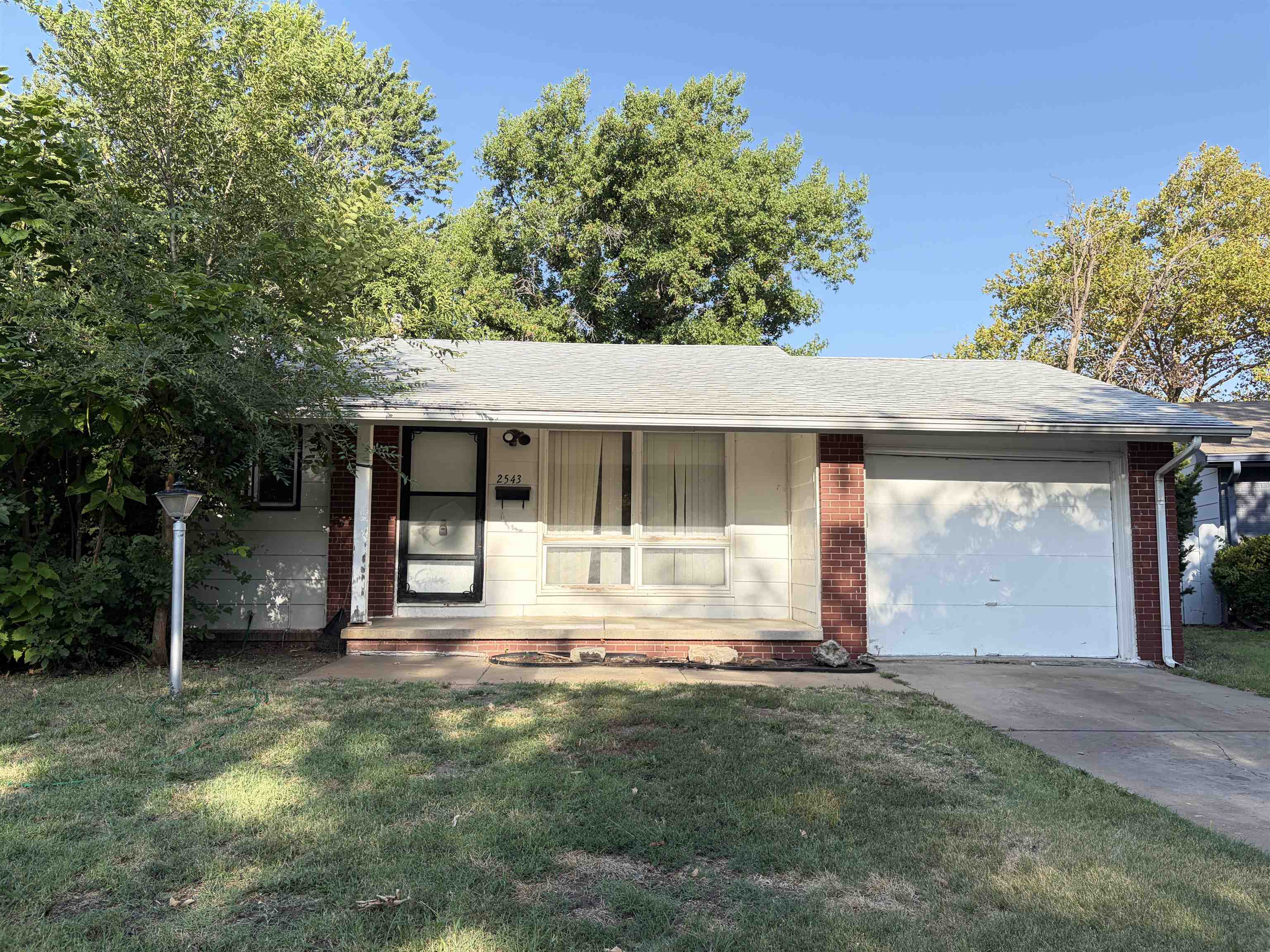 2543 S Hiram Avenue Property Photo 1