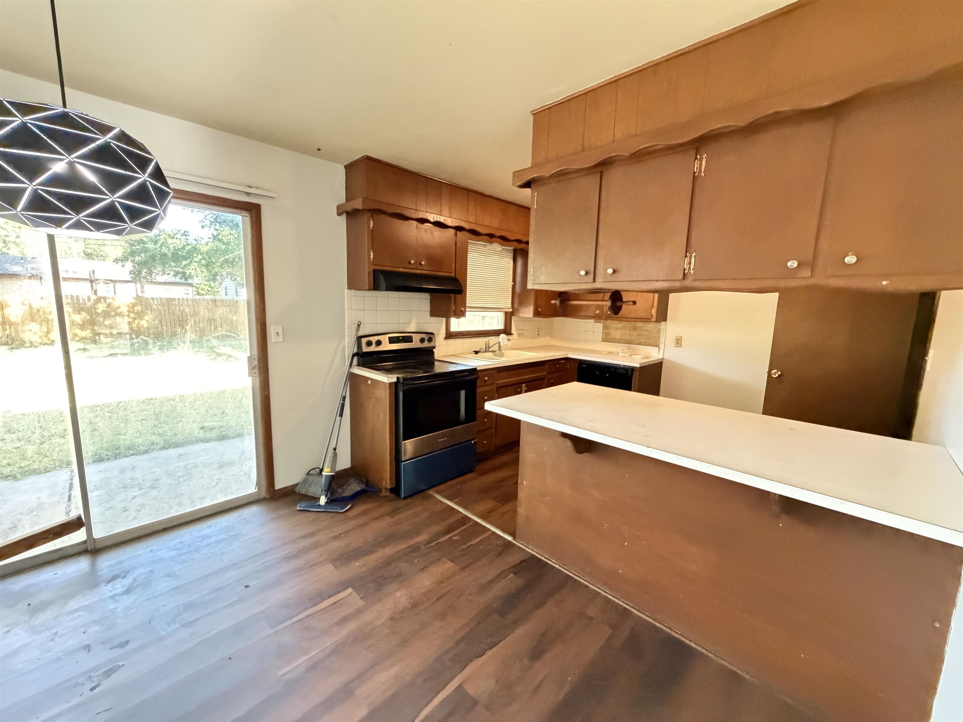 2543 S Hiram Avenue Property Photo 5