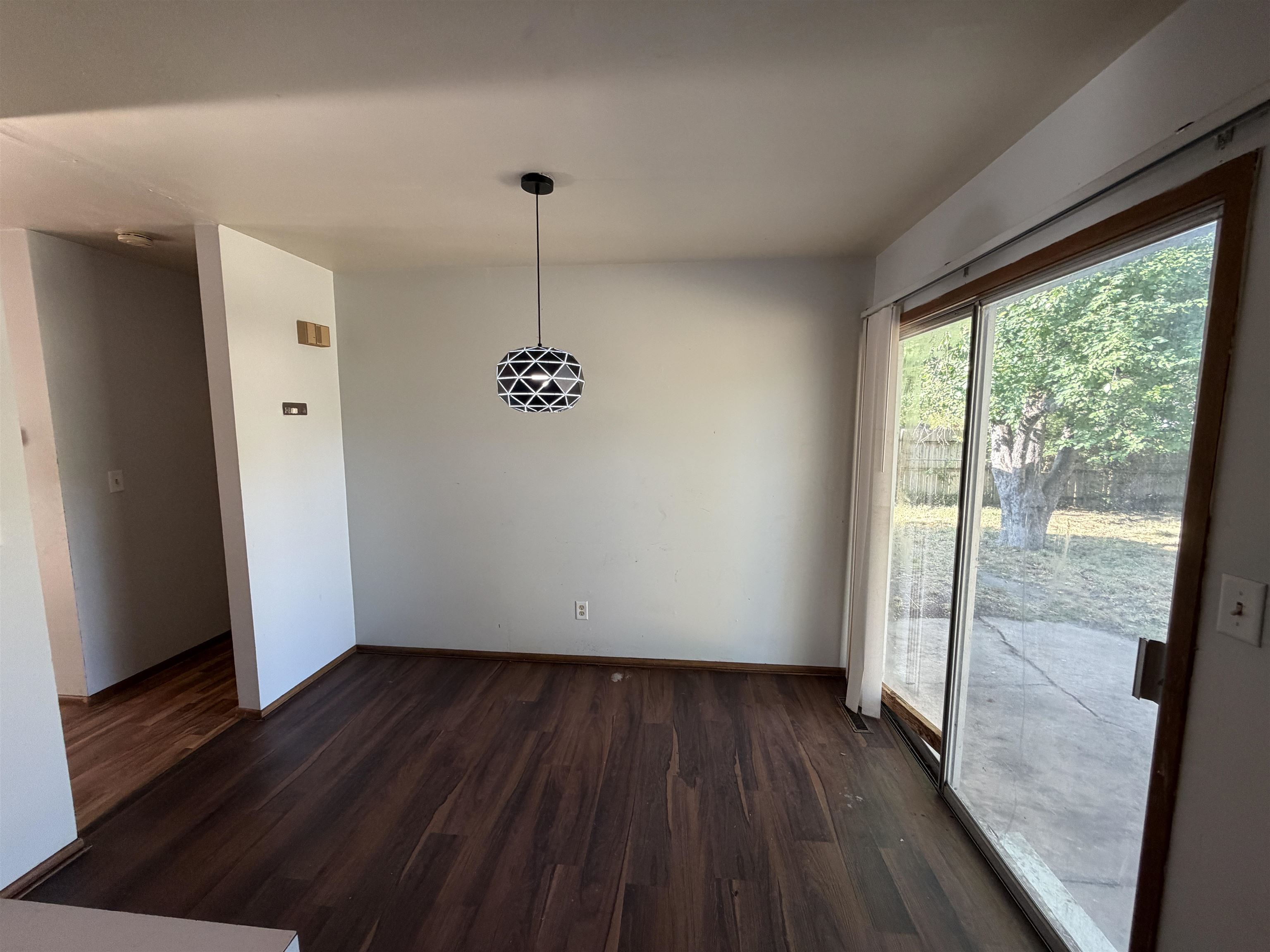 2543 S Hiram Avenue Property Photo 7