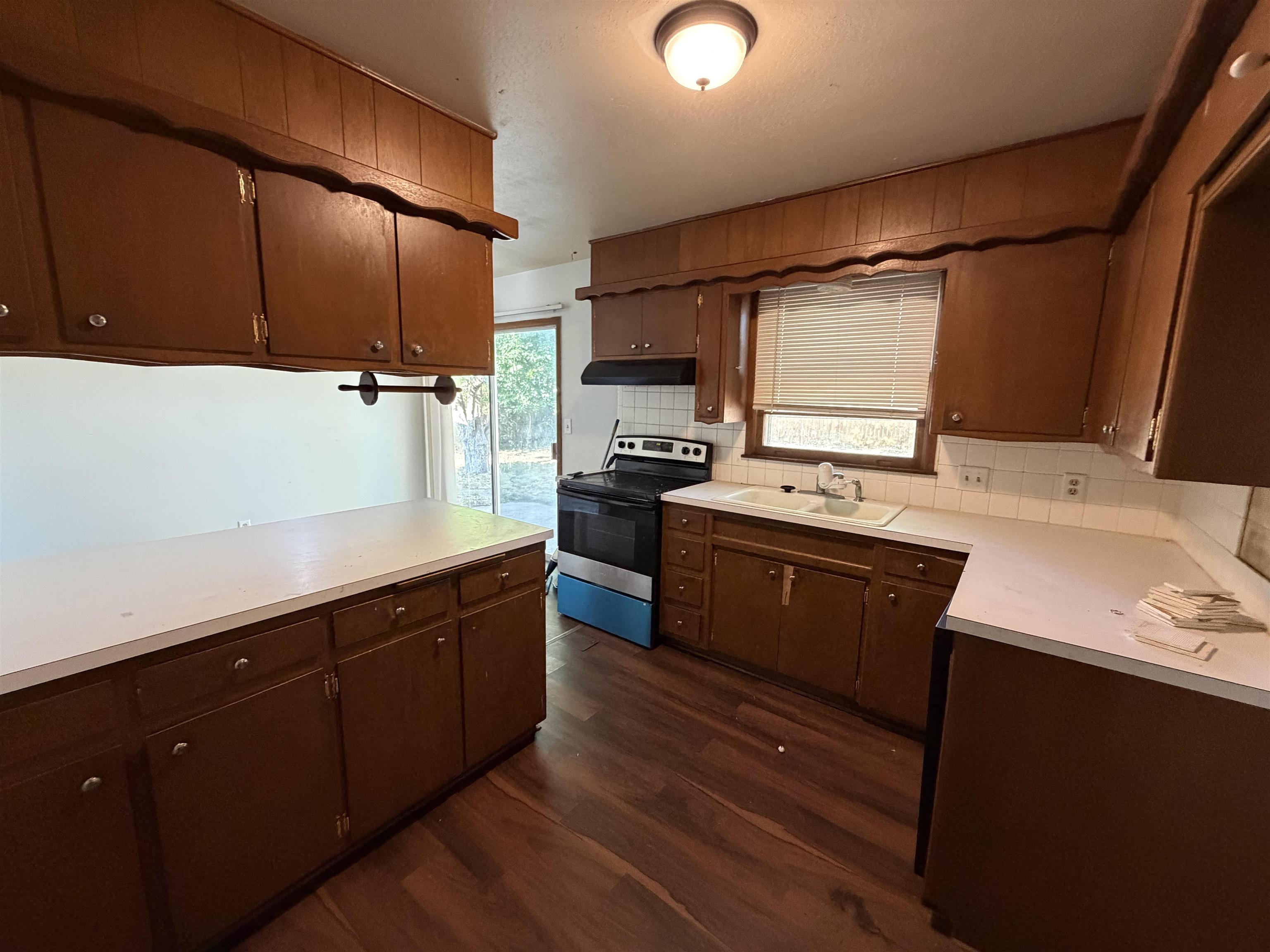 2543 S Hiram Avenue Property Photo 8