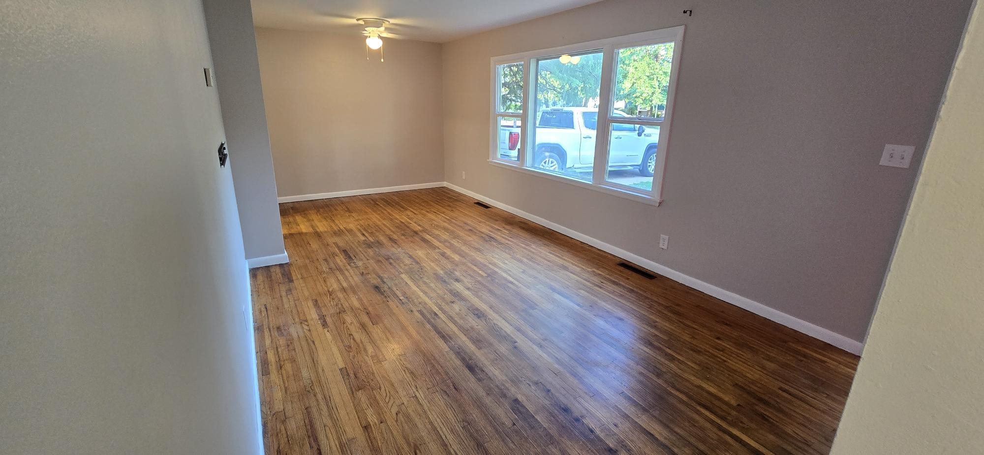 129 E Edgemoor St Property Photo 2