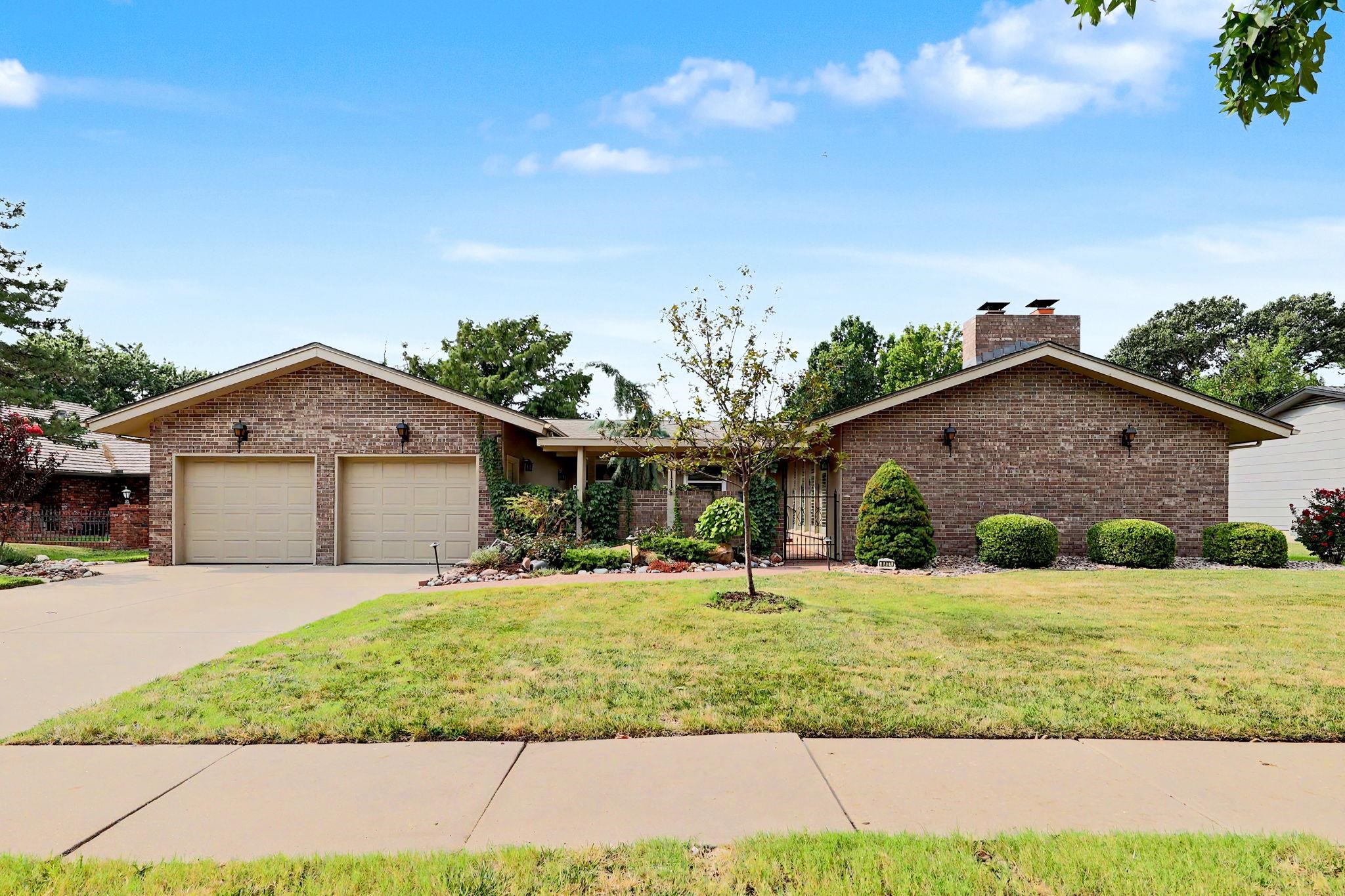 8611 E Tamarac Ln Property Photo 1
