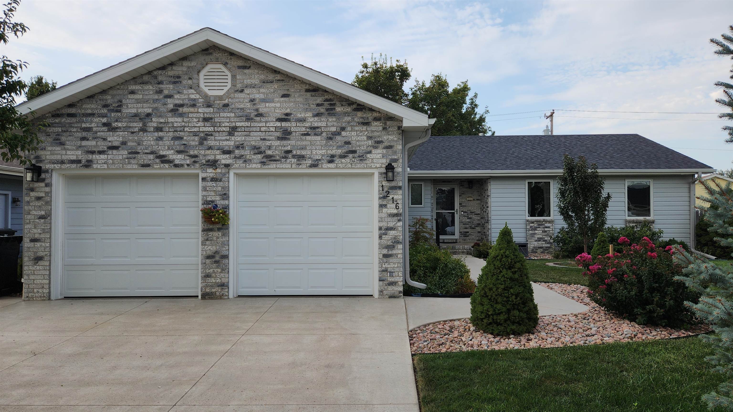 1216 E Republic Avenue Property Photo 2