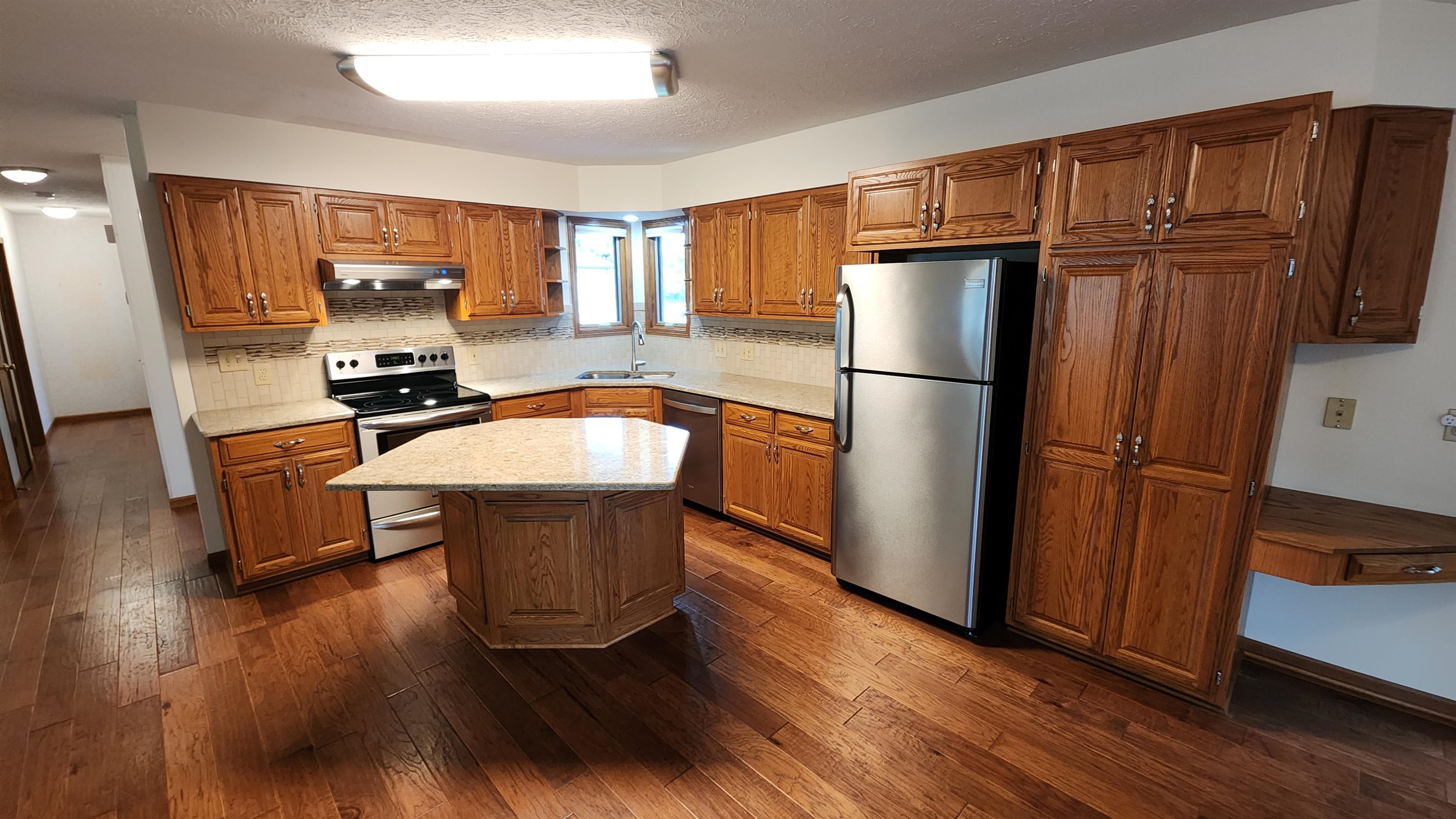 1216 E Republic Avenue Property Photo 3