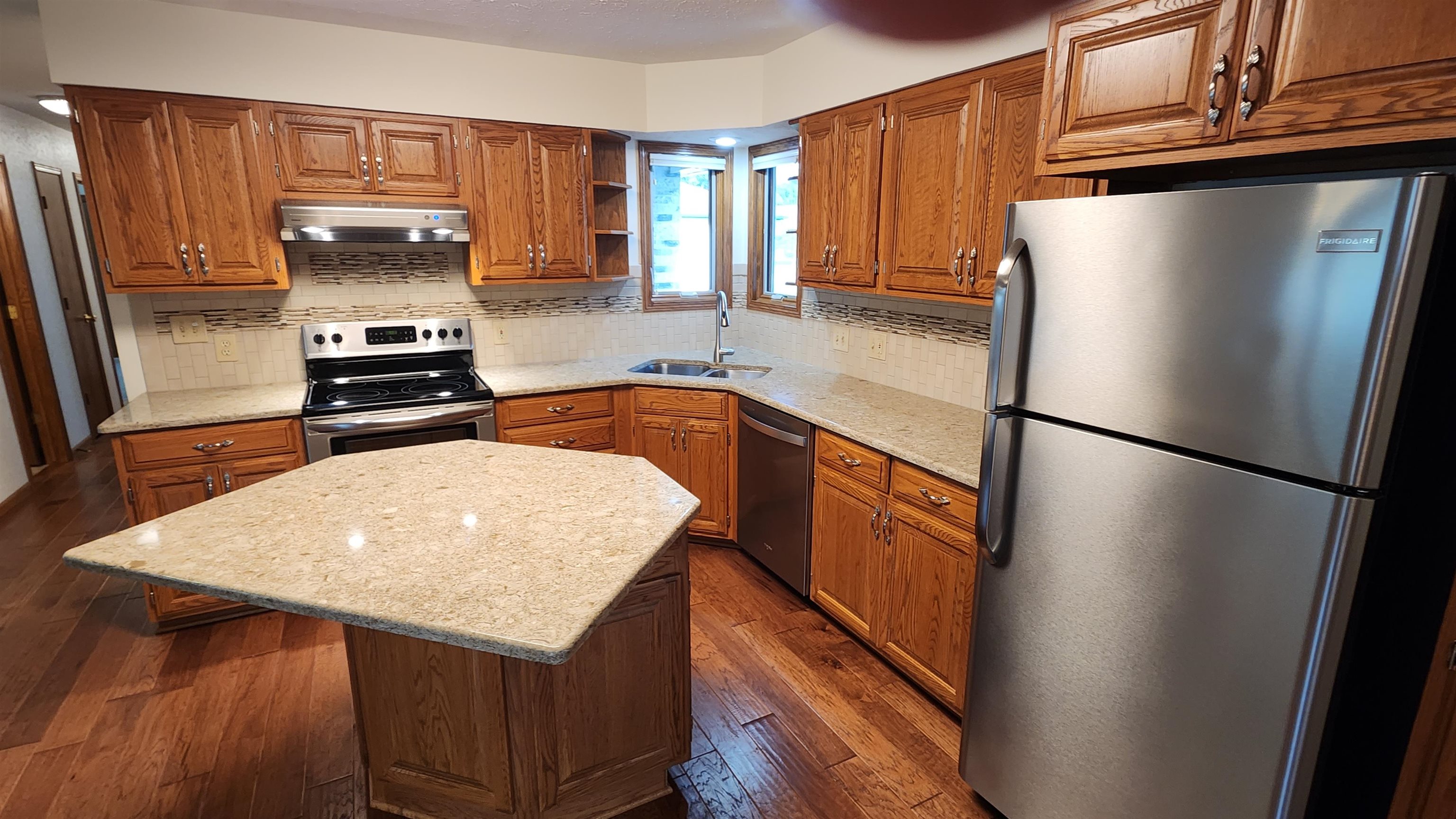 1216 E Republic Avenue Property Photo 5