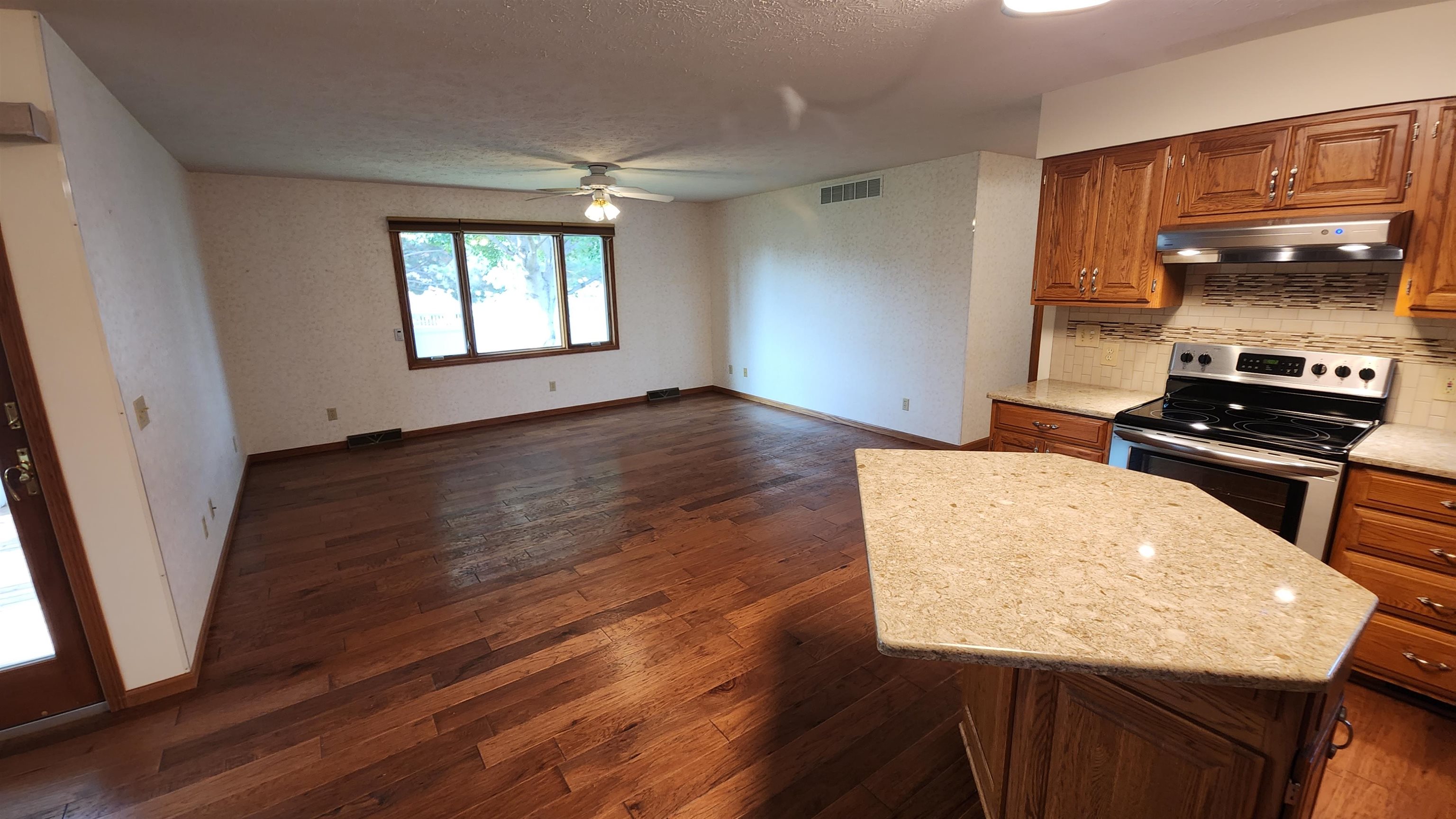 1216 E Republic Avenue Property Photo 7