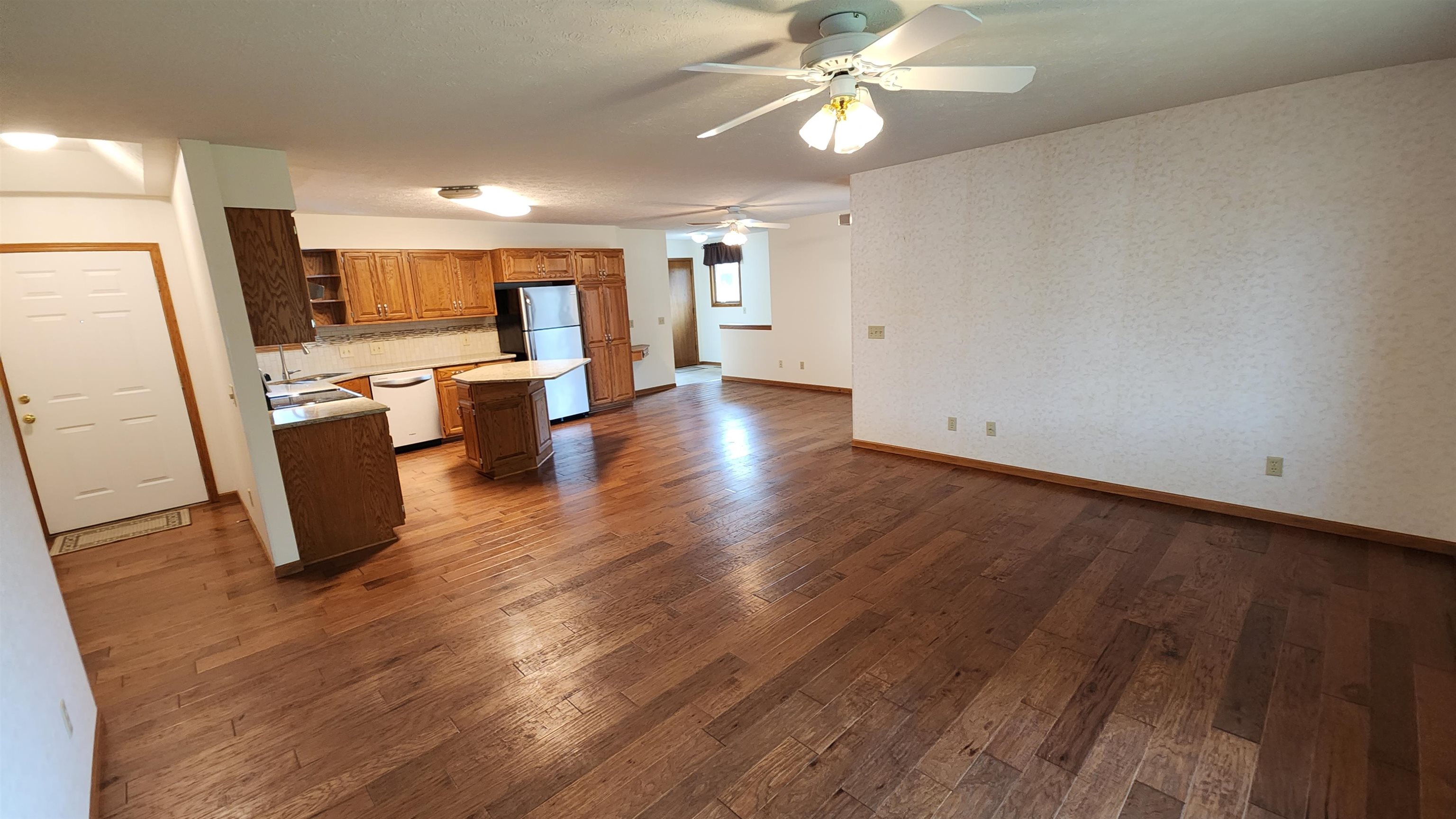 1216 E Republic Avenue Property Photo 8