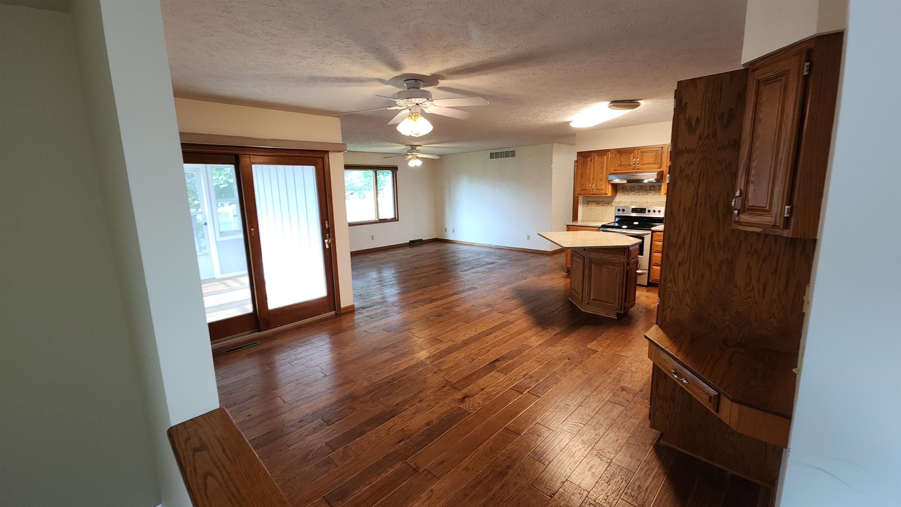 1216 E Republic Avenue Property Photo 9