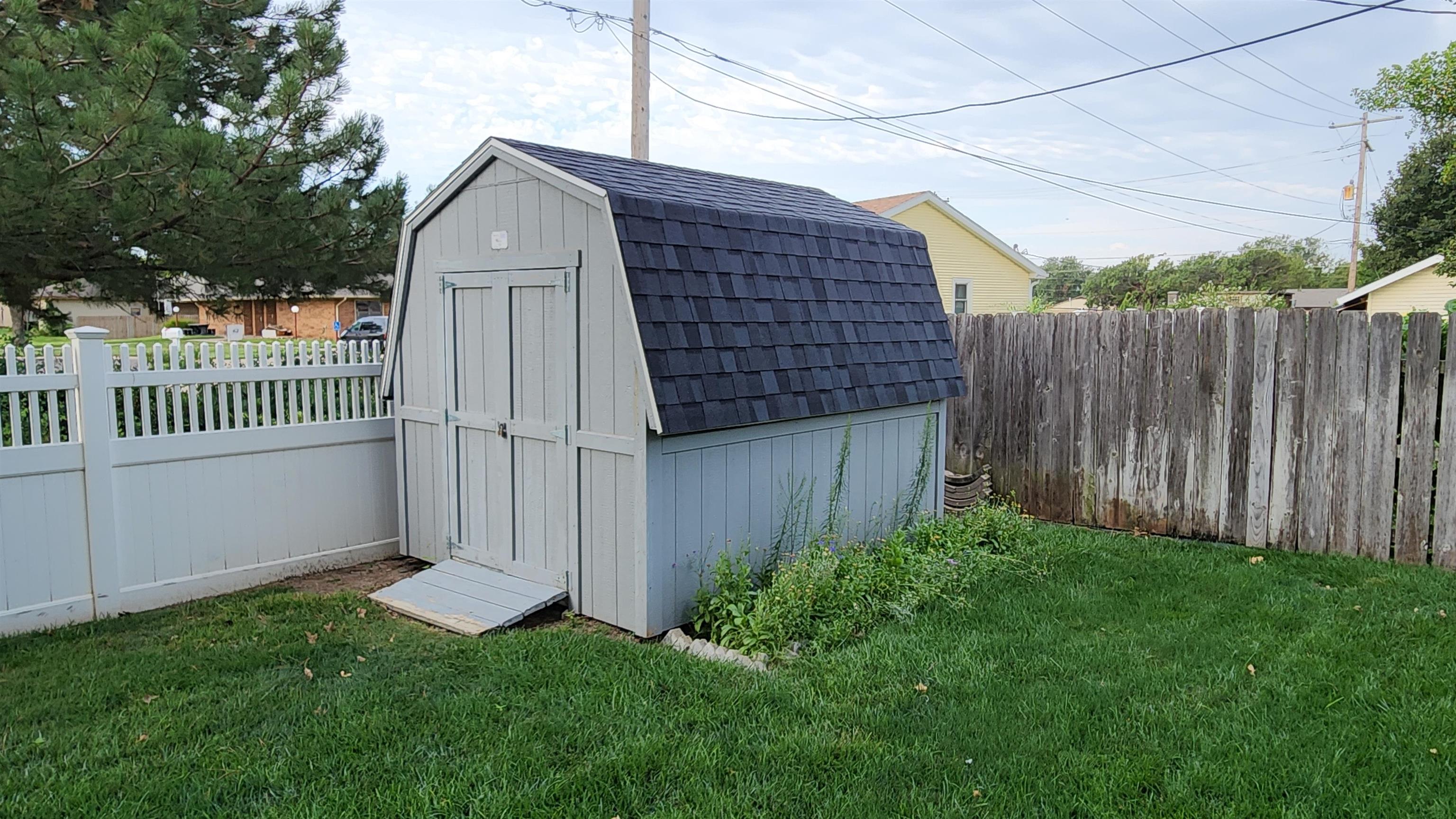 1216 E Republic Avenue Property Photo 34