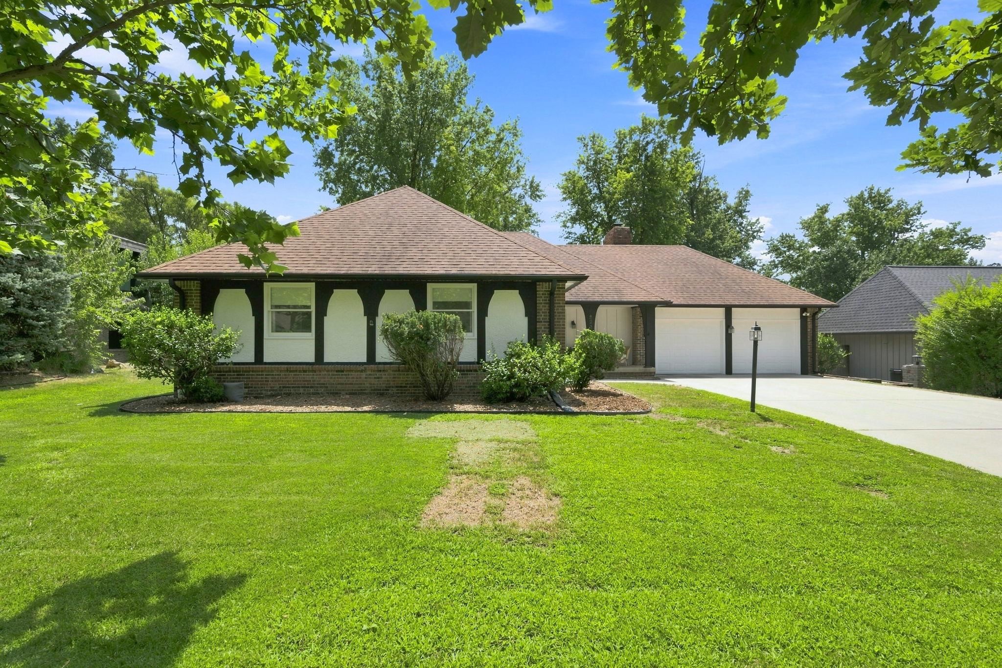 8239 E Brookhollow Property Photo 2