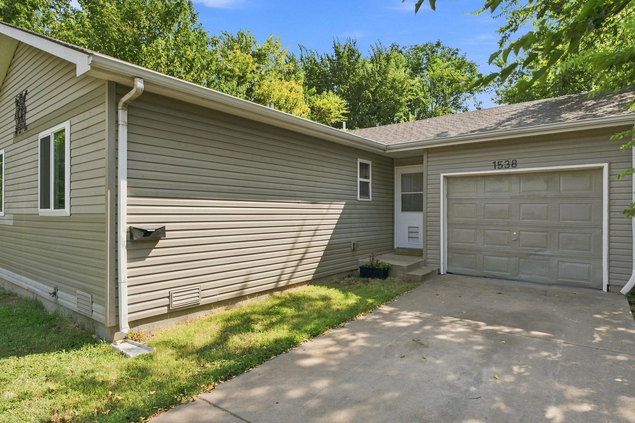 1538 S Gold St Property Photo 2
