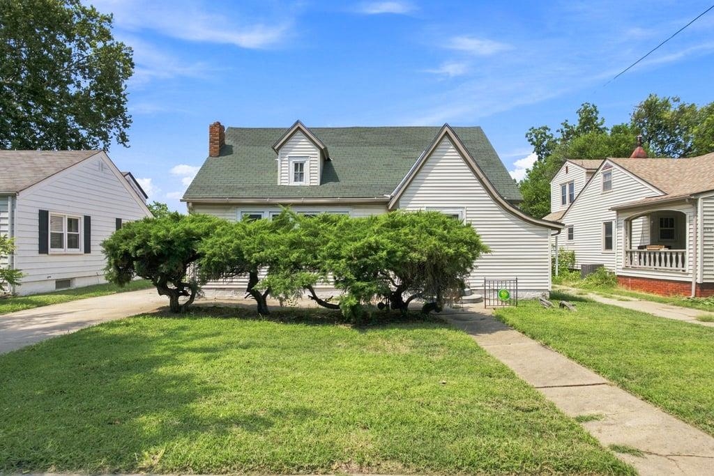 641 N Green St. Property Photo 2